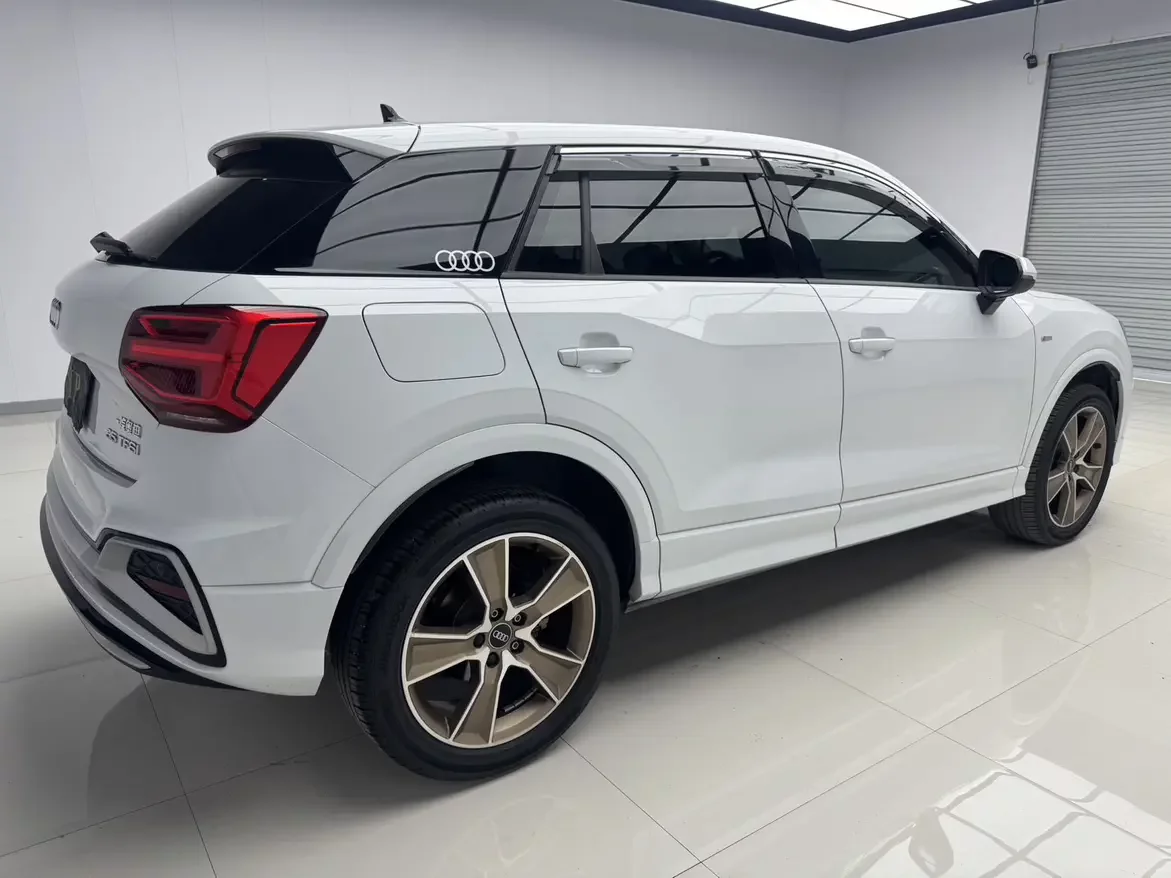 Audi Q2L