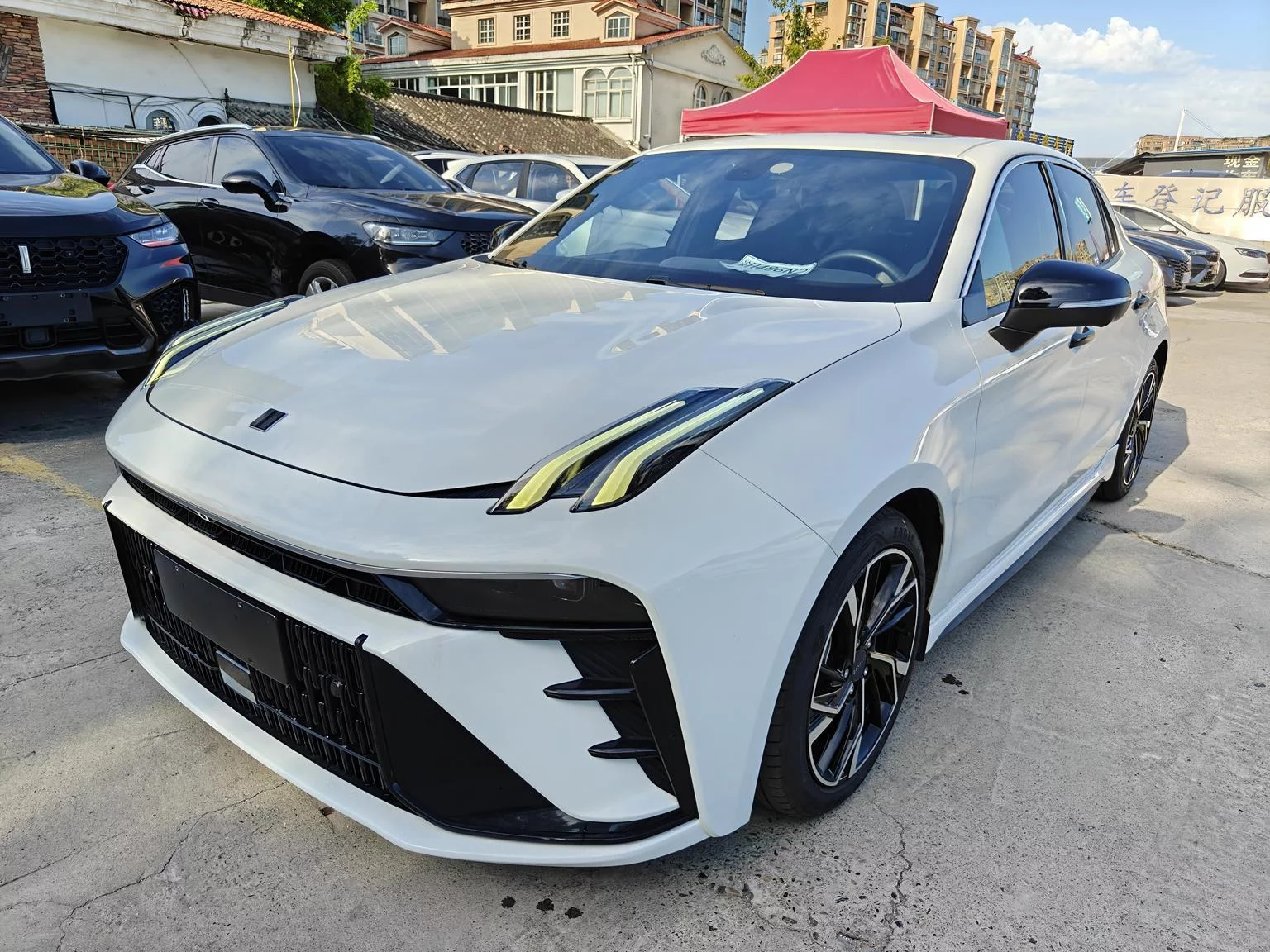Lynk & Co 03