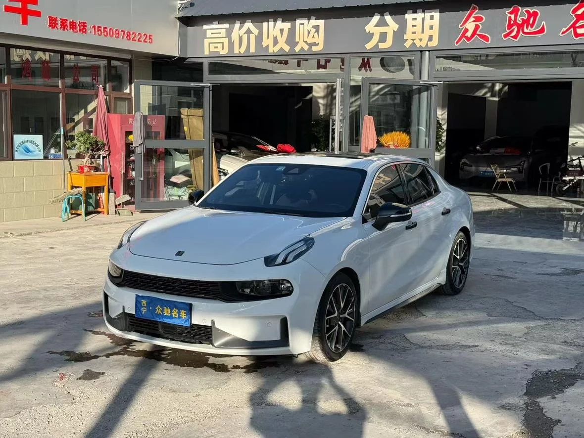 Lynk & Co 03