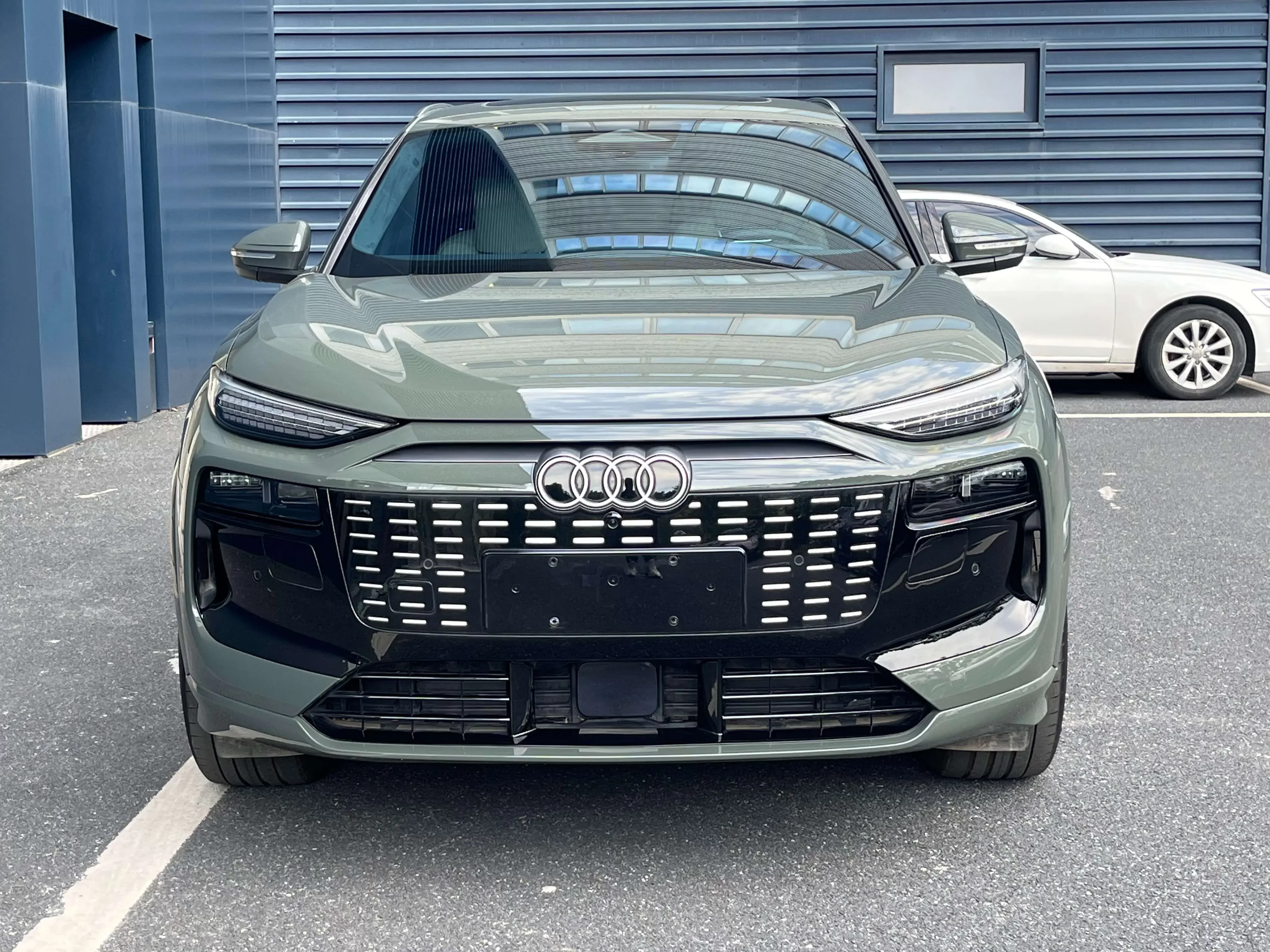 Audi Q6L e-tron