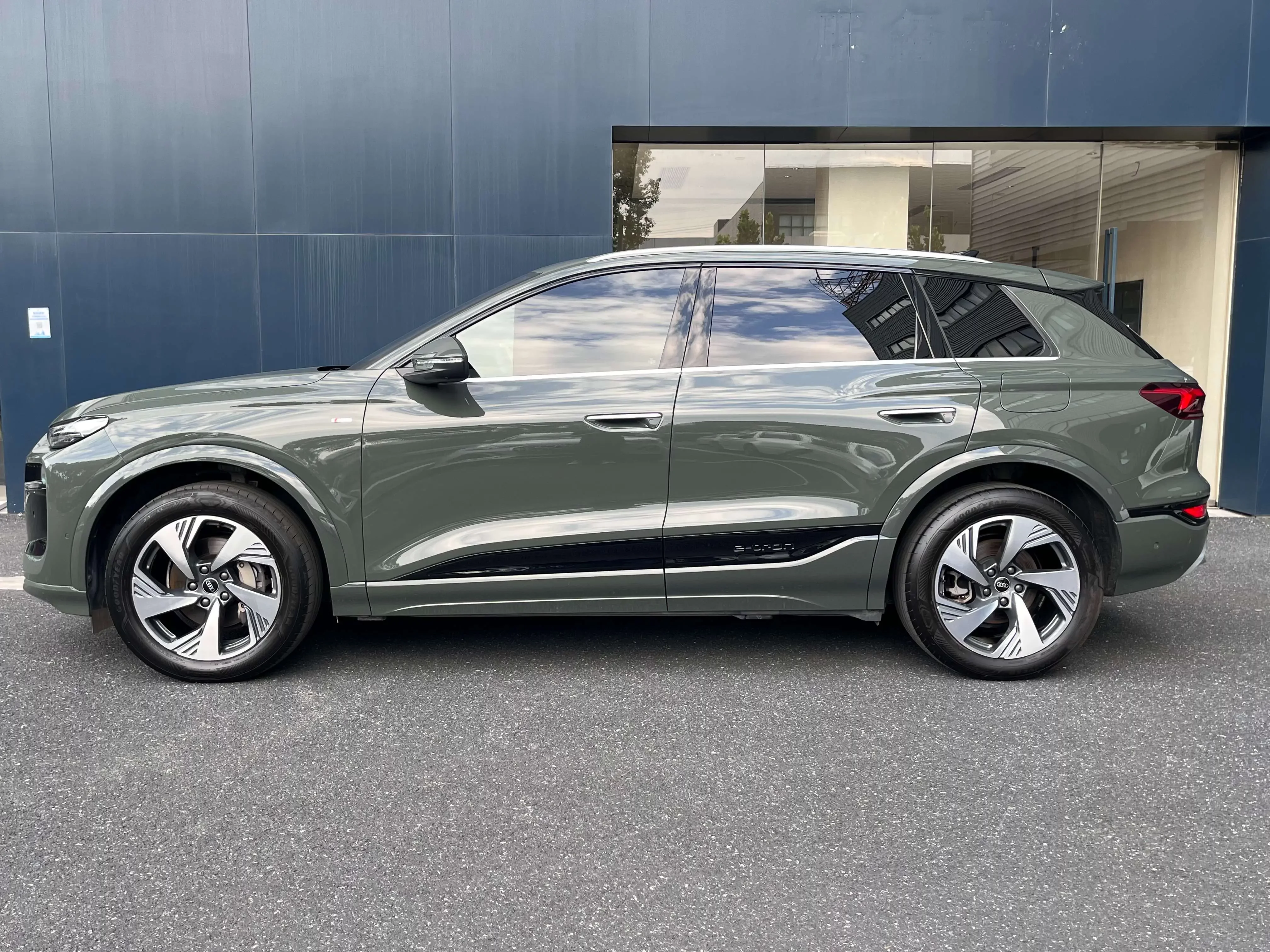 Audi Q6L e-tron