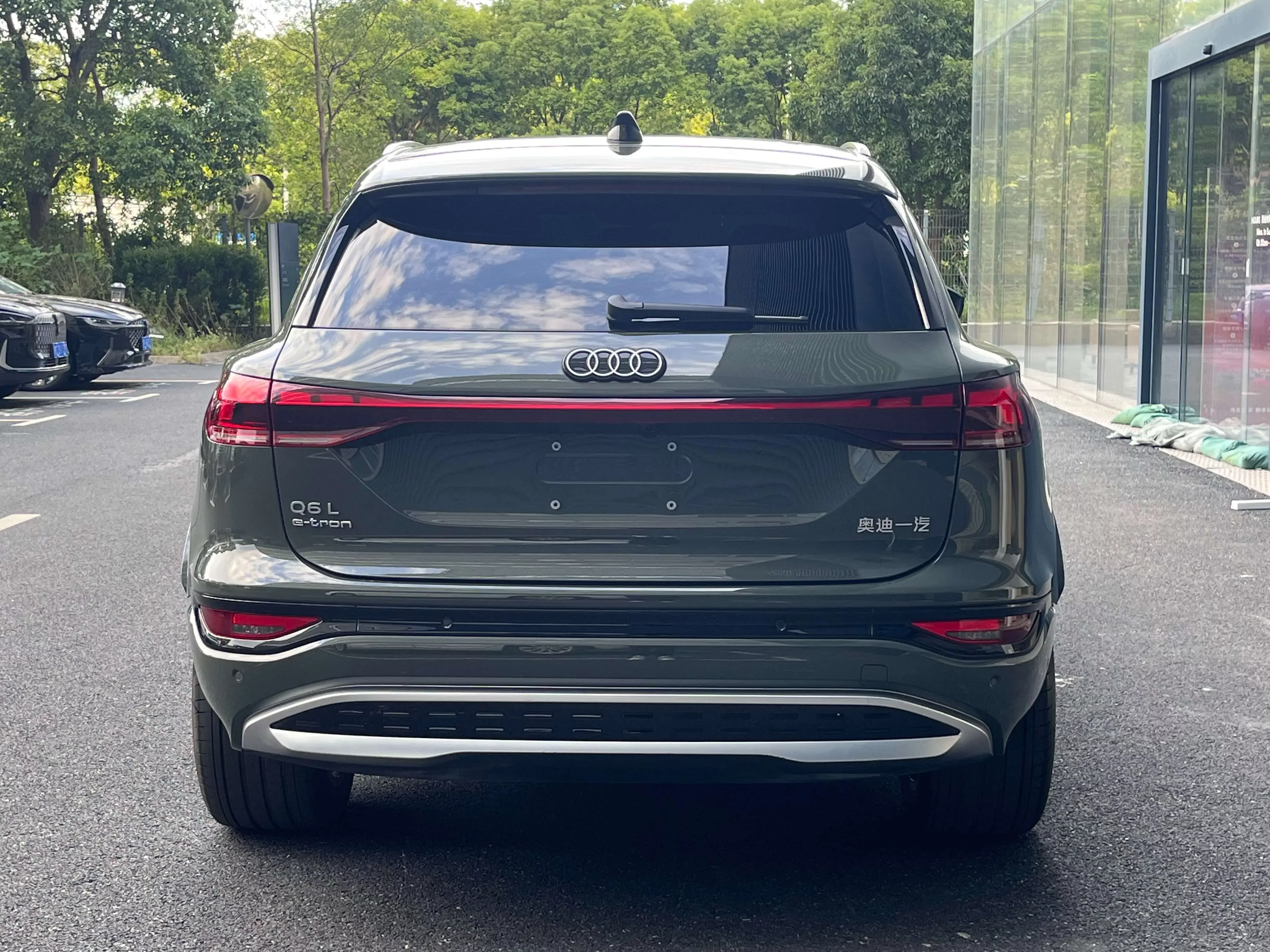 Audi Q6L e-tron