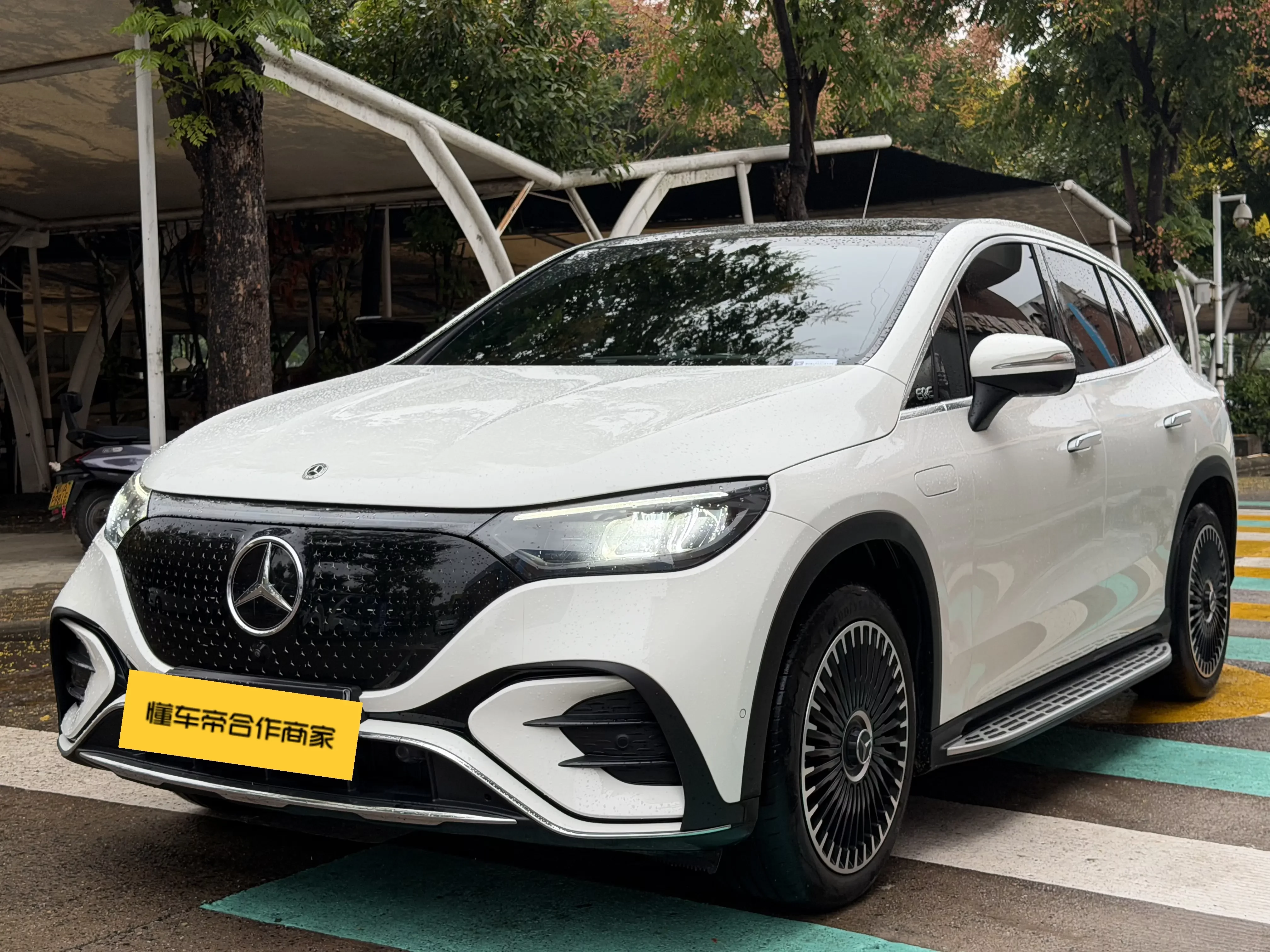 Mercedes-Benz EQE SUV