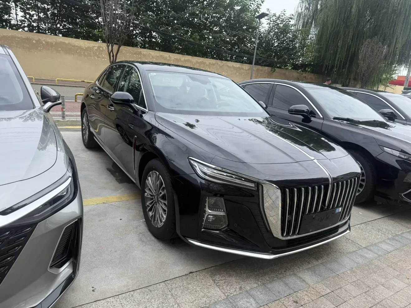 Hongqi H5