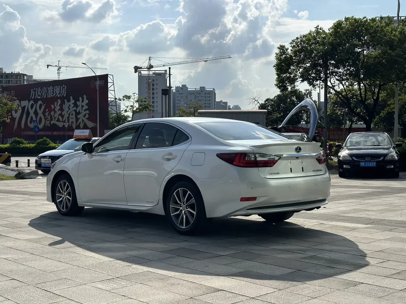Lexus ES