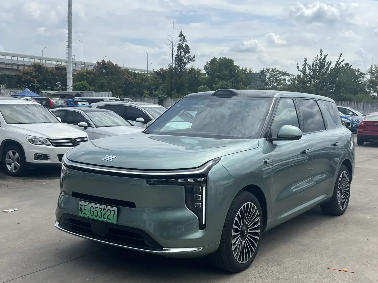 IM Motors Zhiji LS8