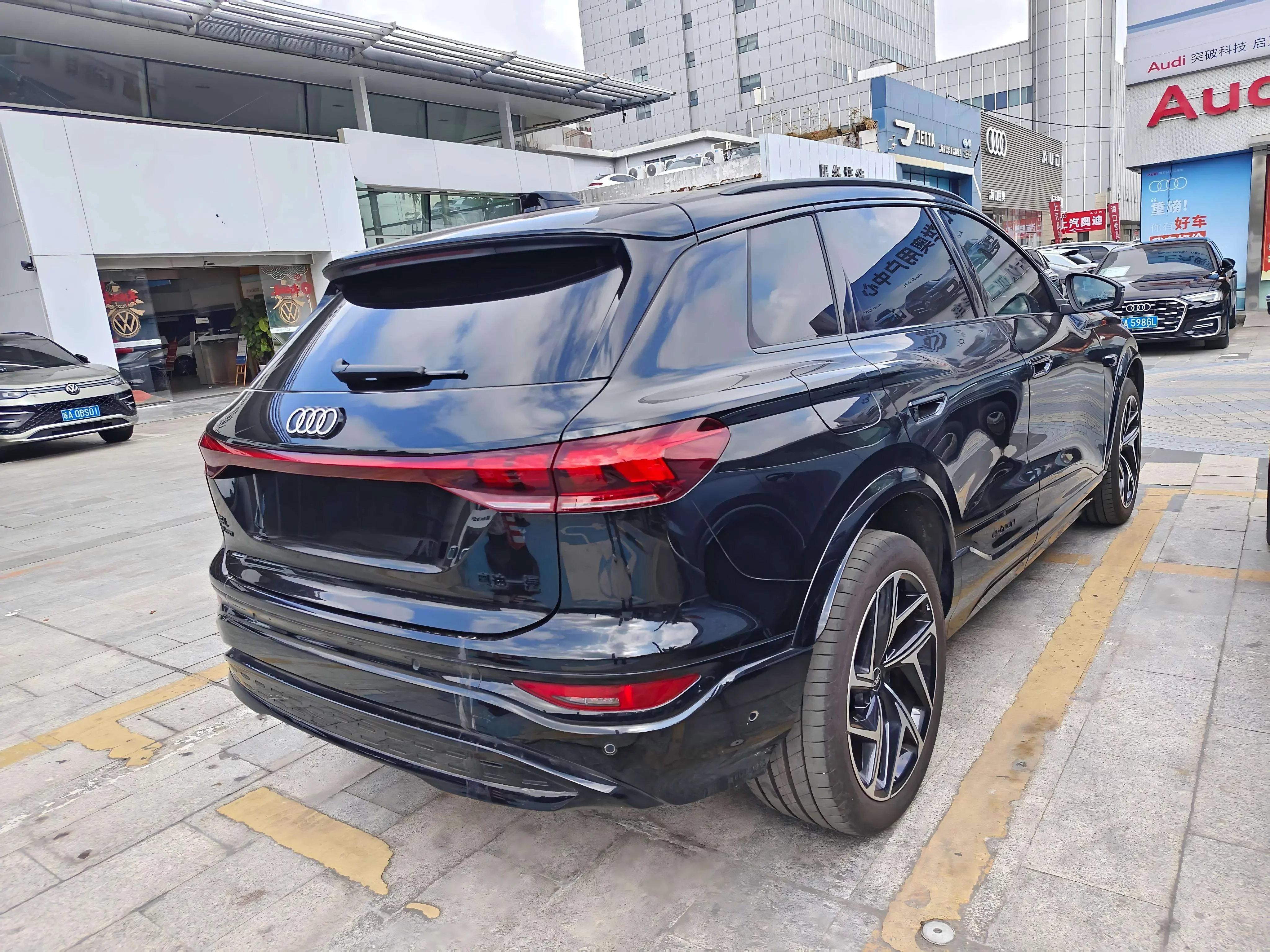 Audi Q6L e-tron