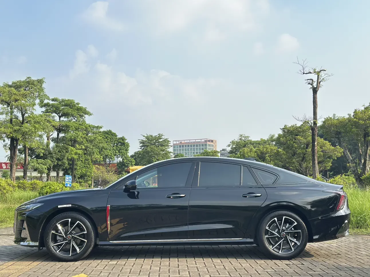 Hongqi H6