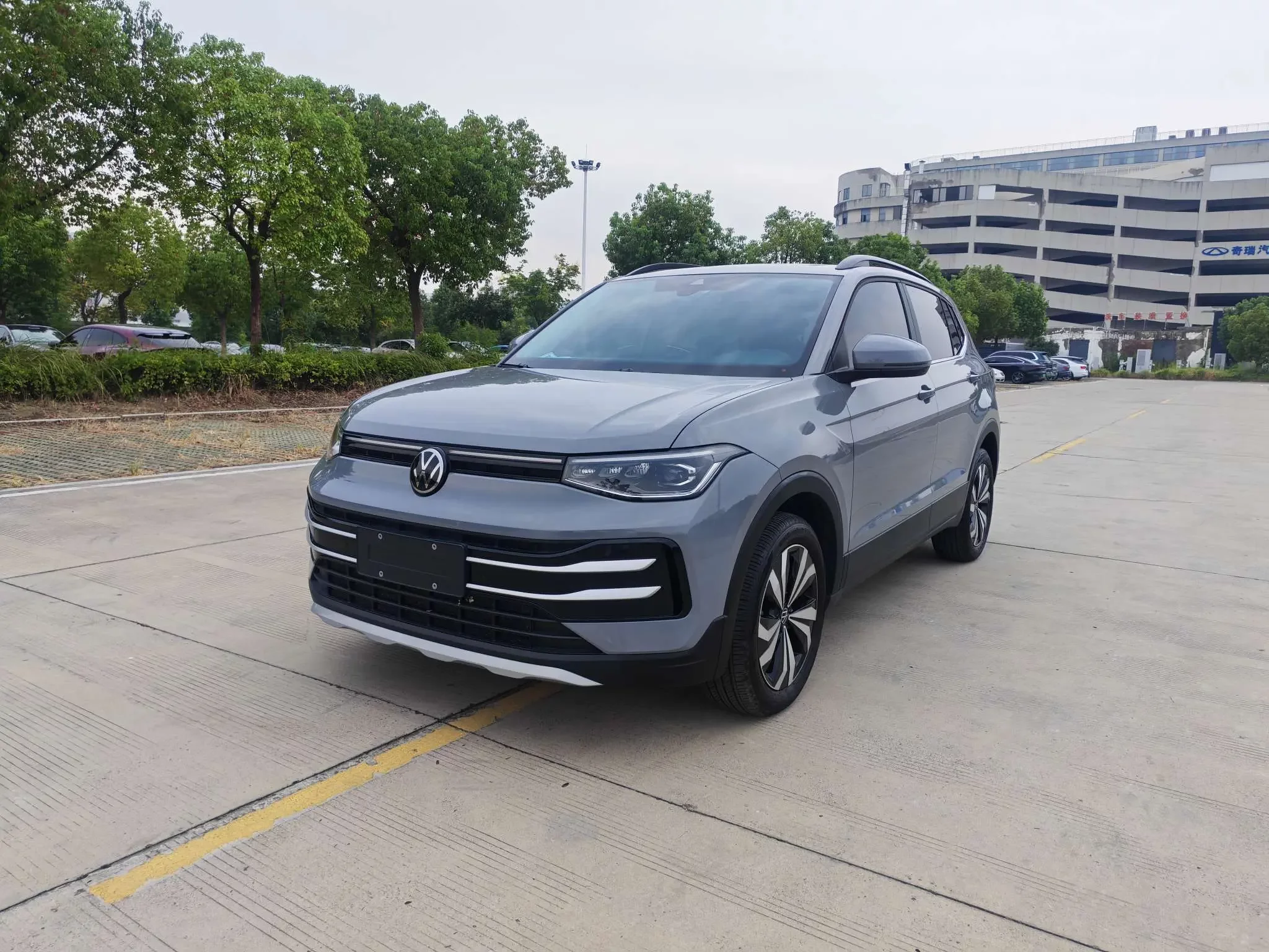 Volkswagen Tharu