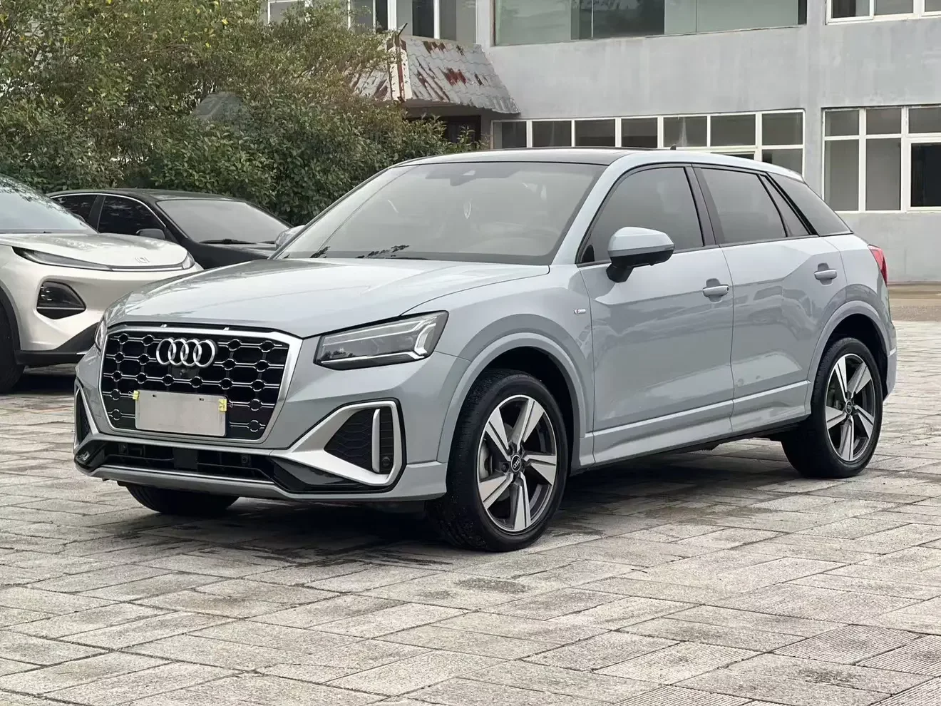 Audi Q2L
