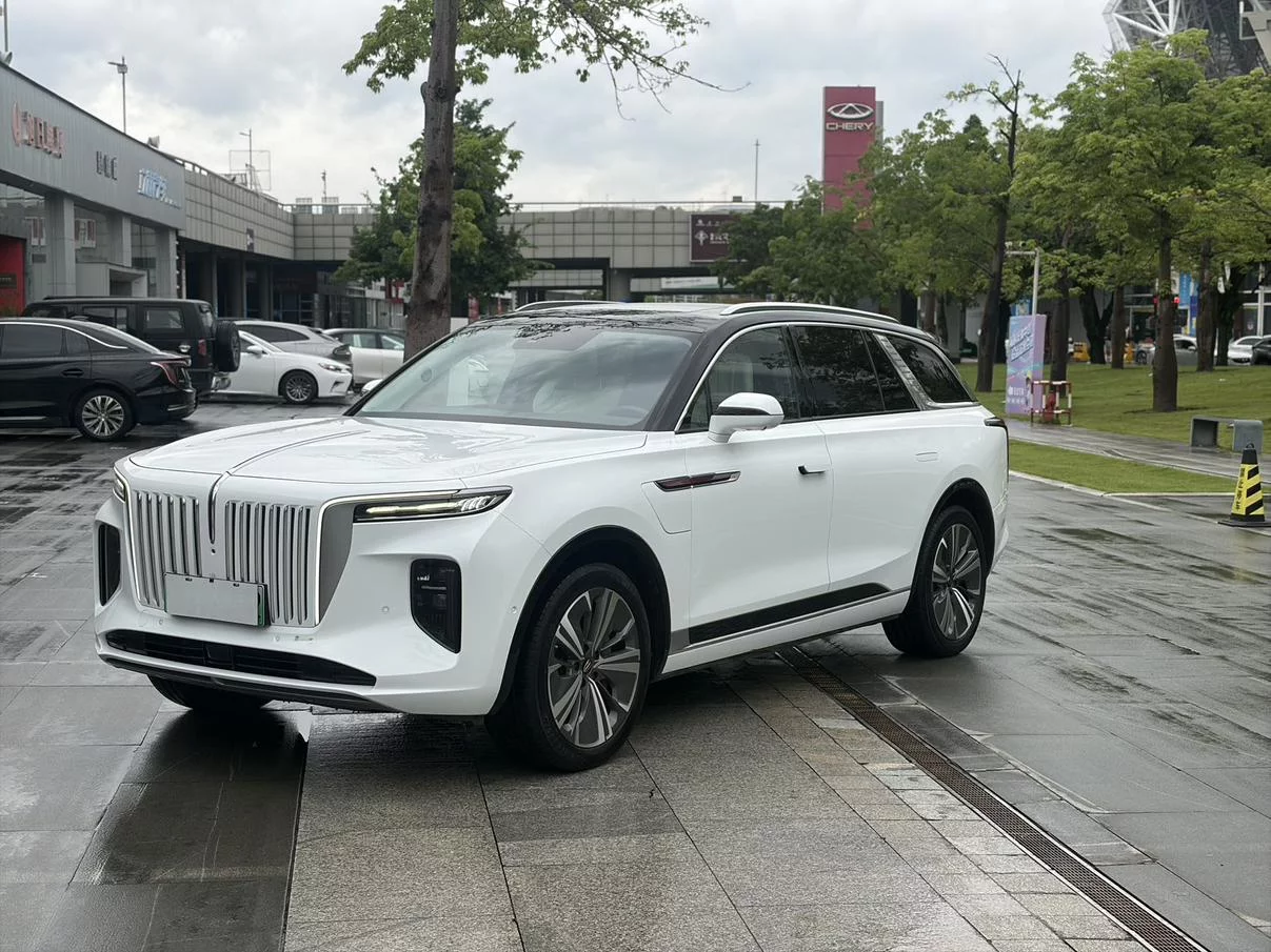 Hongqi E-HS9