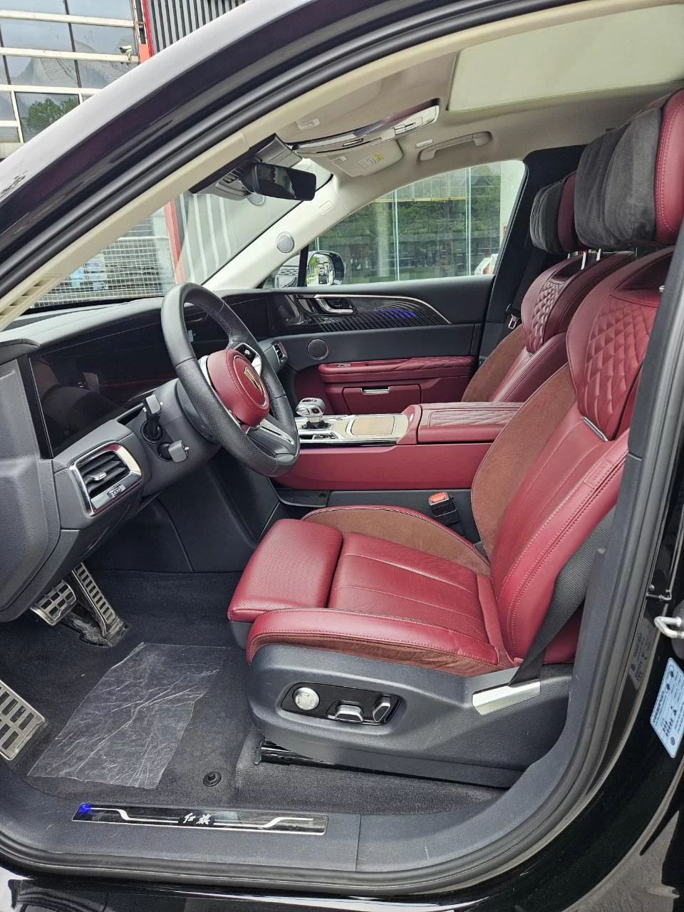 Hongqi E-HS9
