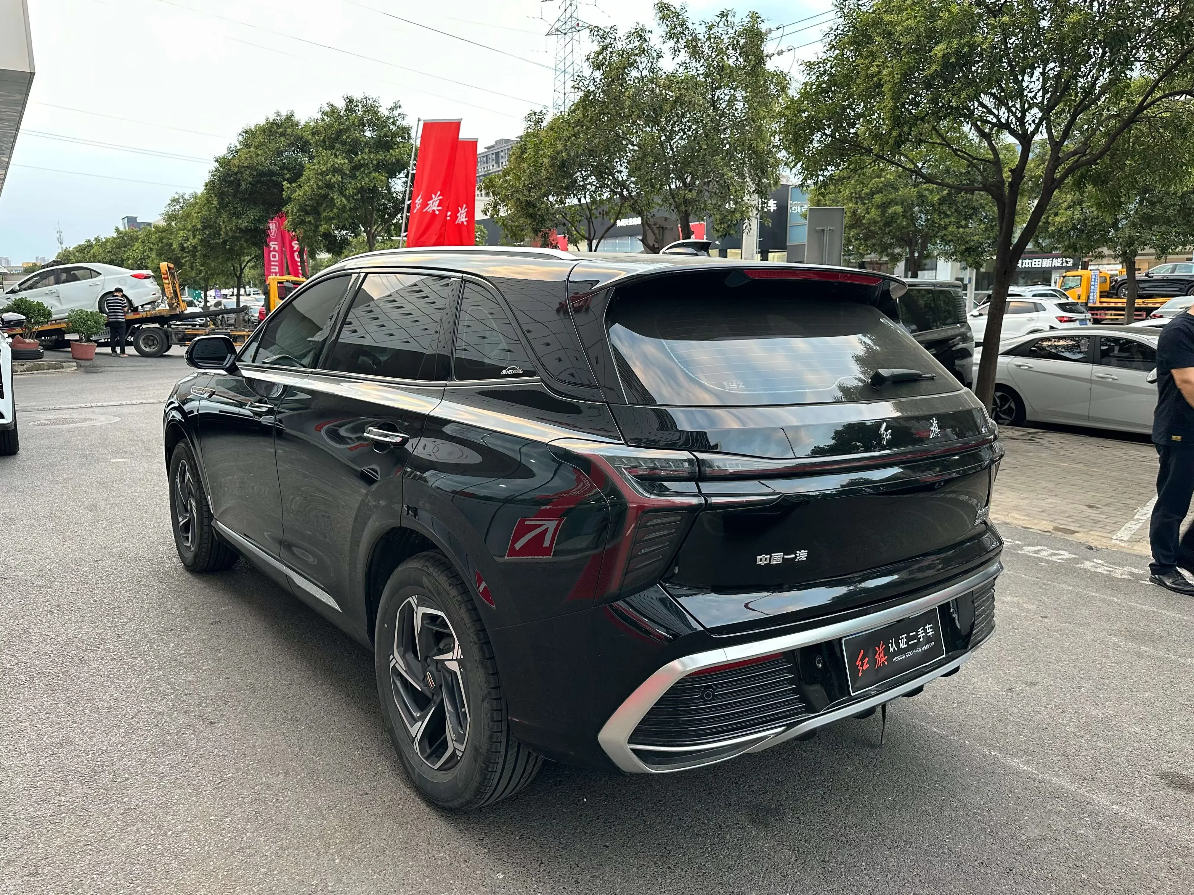Hongqi HS3