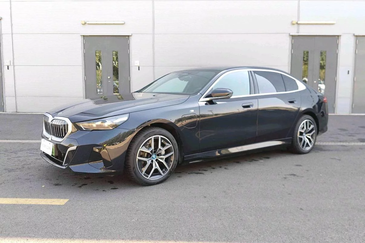 BMW i5