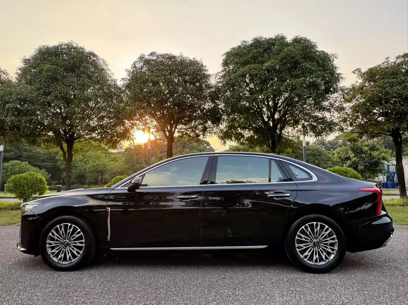 Hongqi H5
