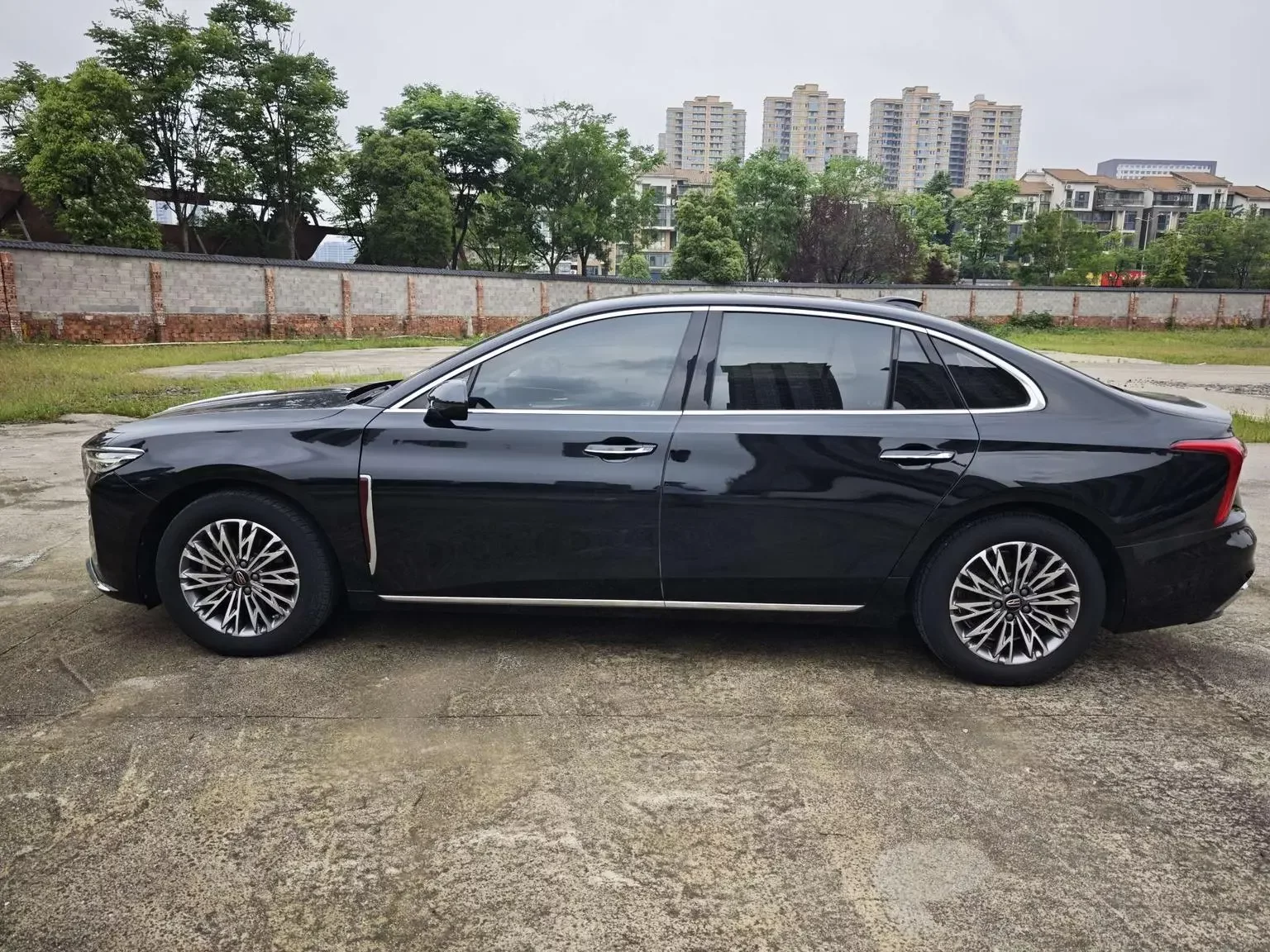 Hongqi H5