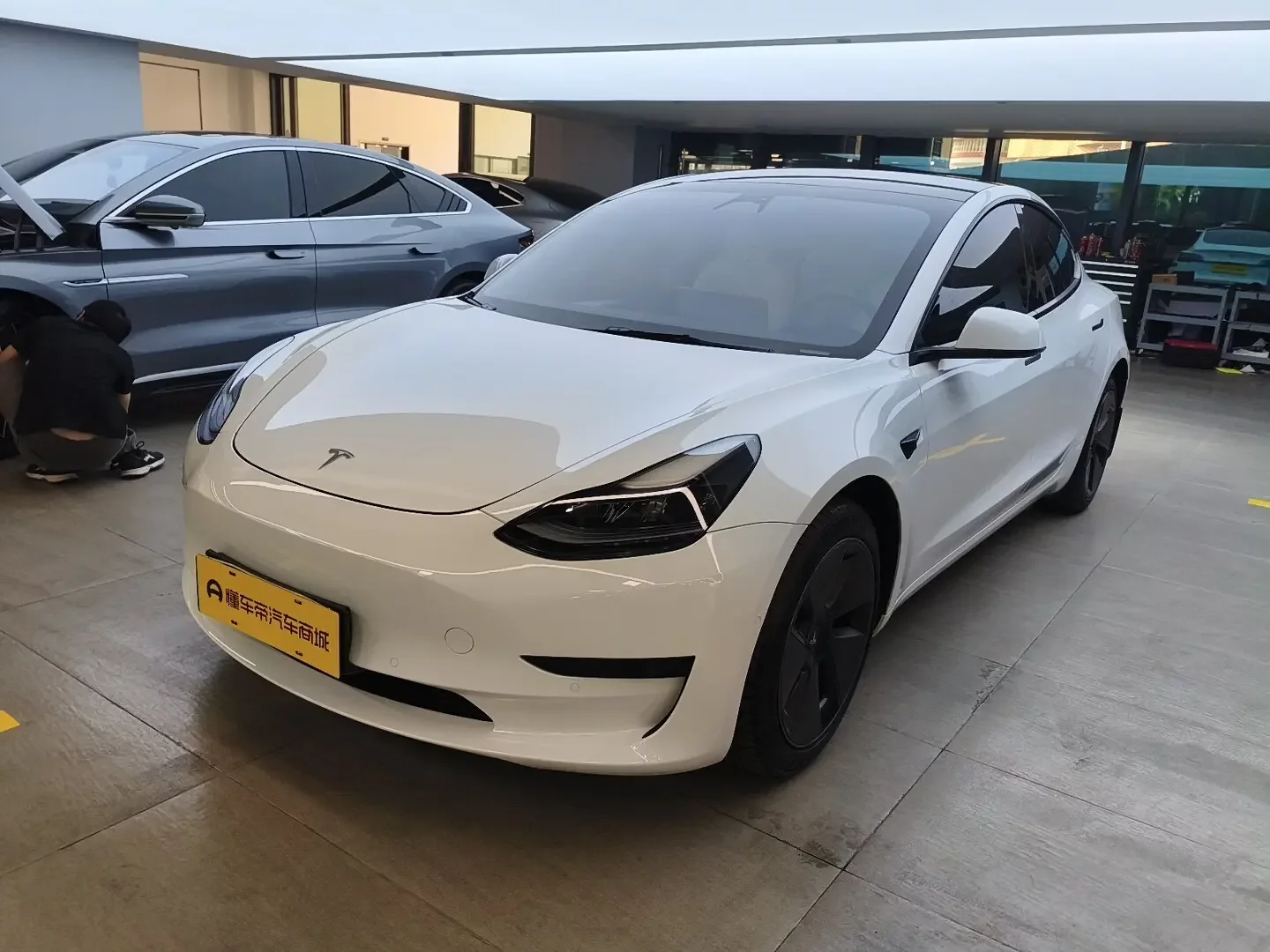 TESLA MODEL 3