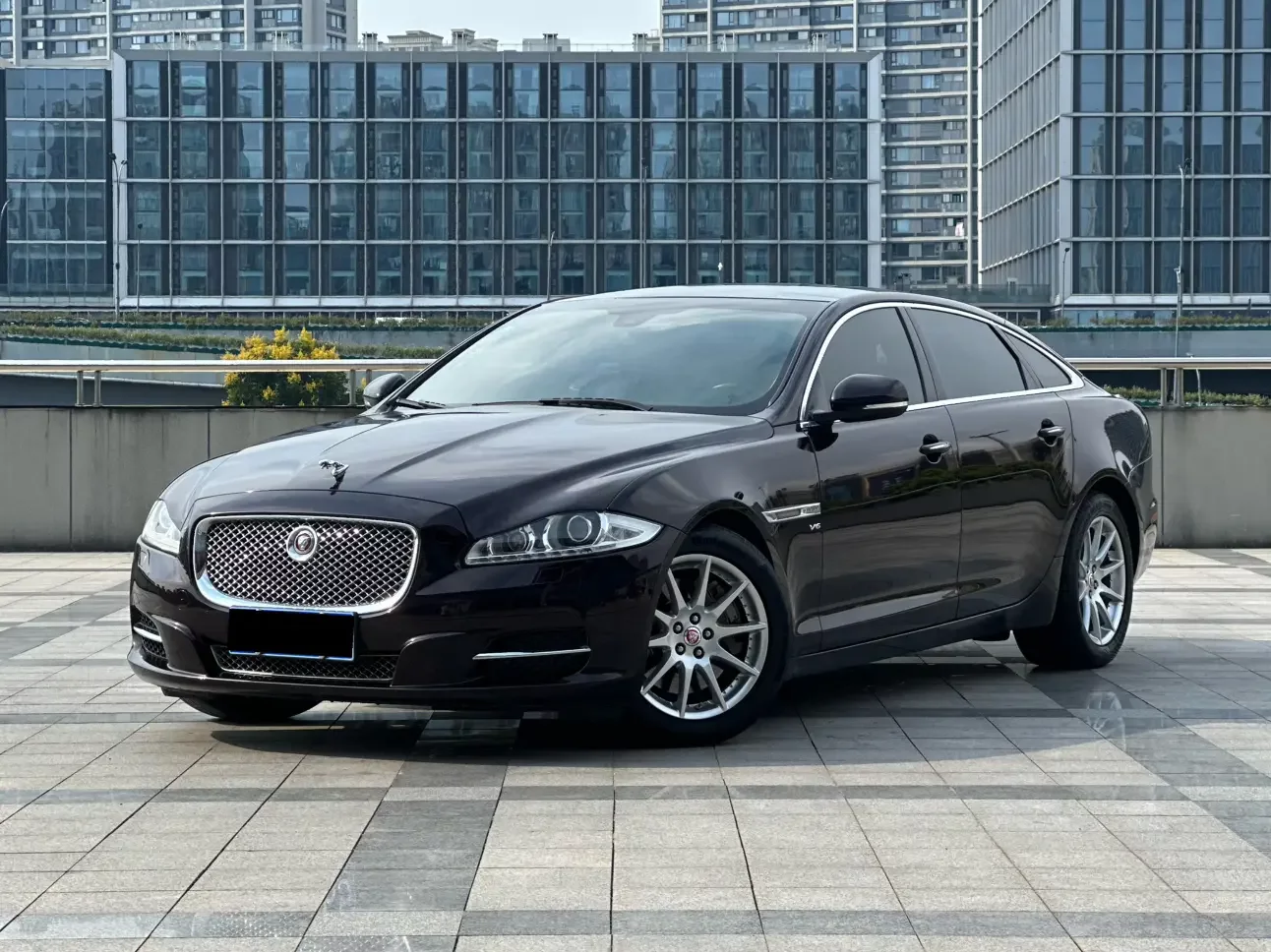 Jaguar XJ