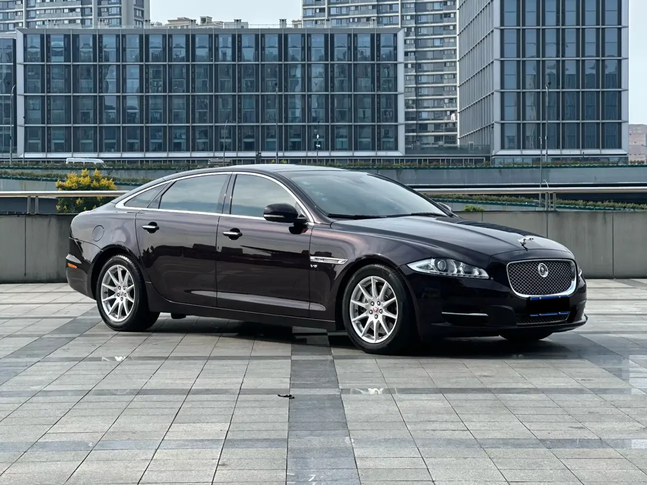 Jaguar XJ