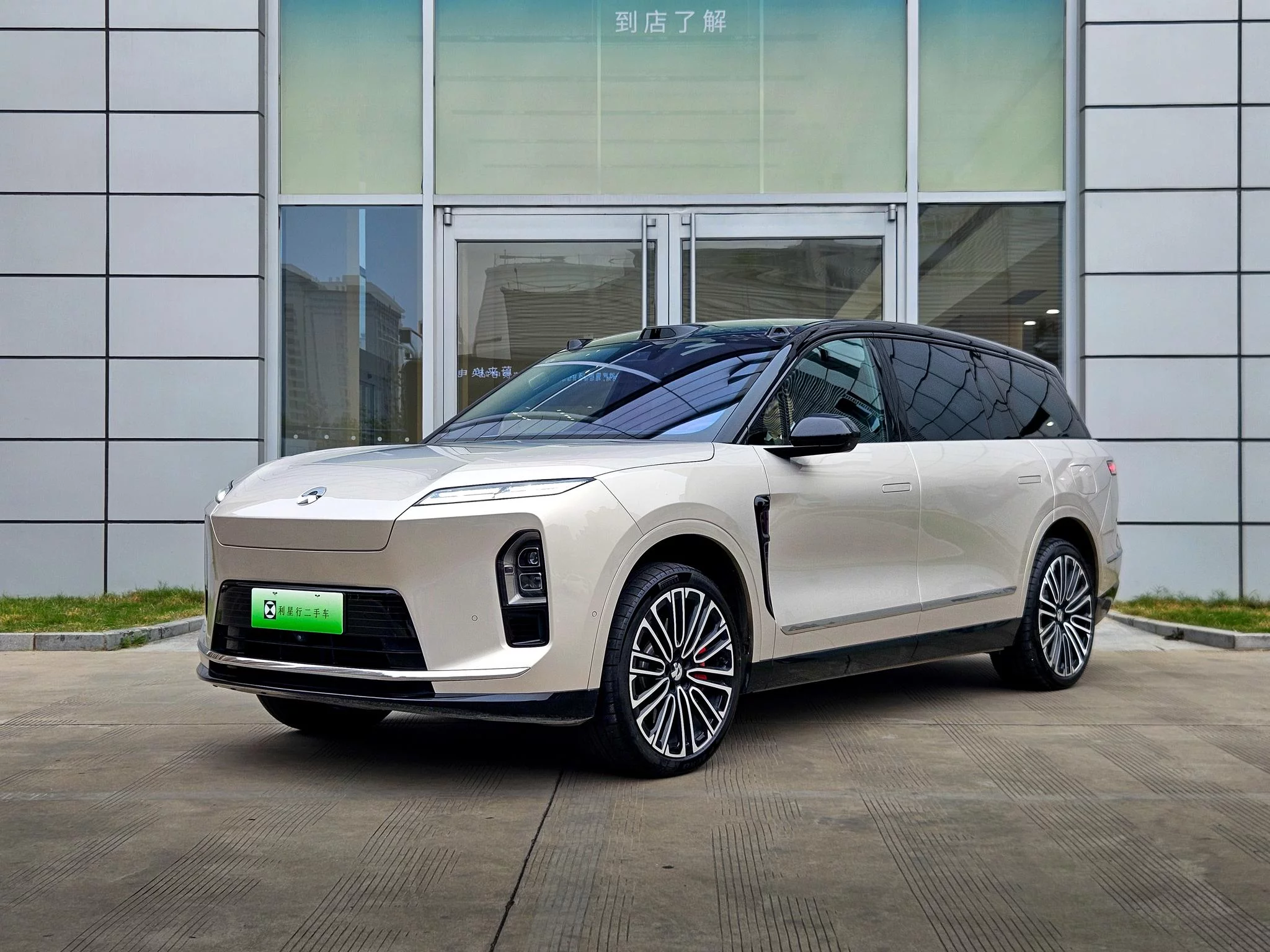 NIO ES8