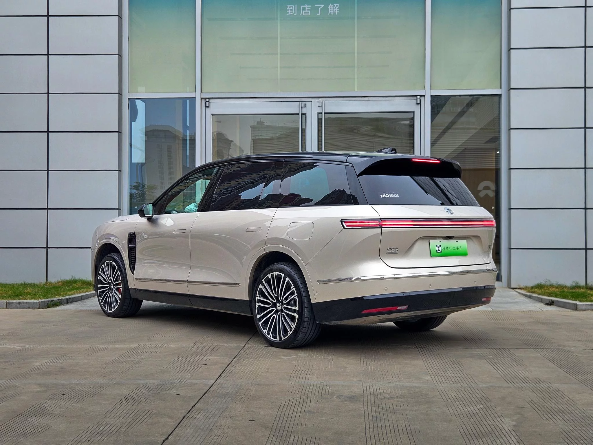 NIO ES8