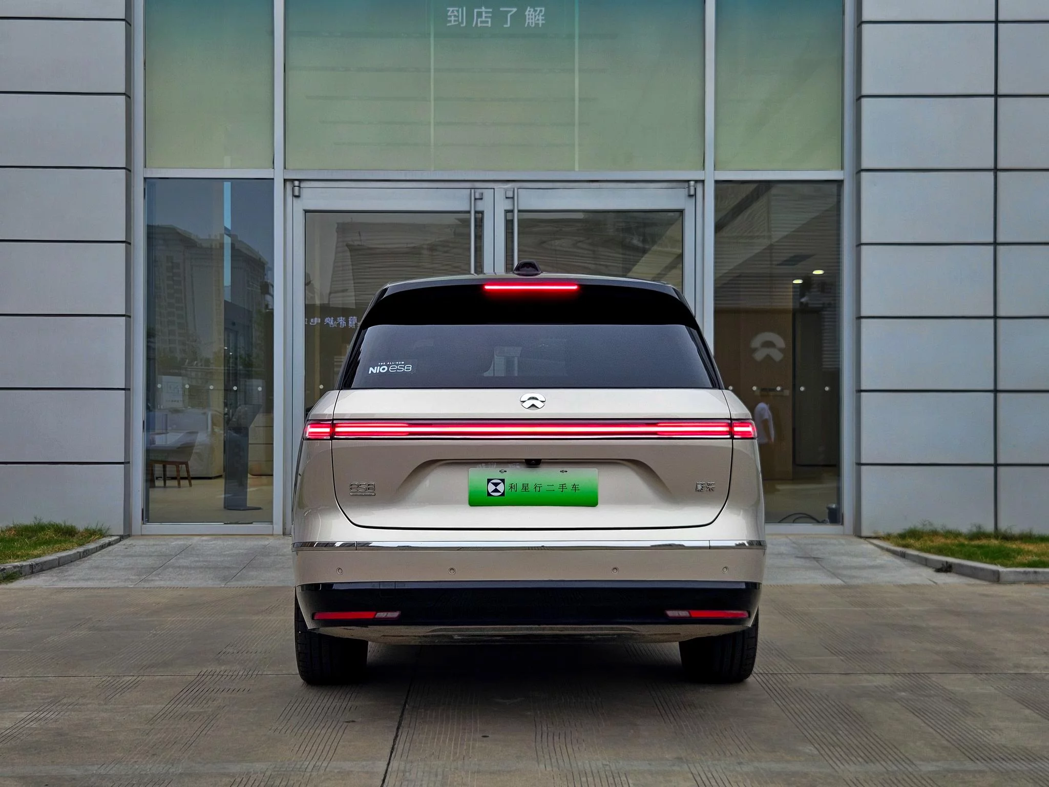 NIO ES8