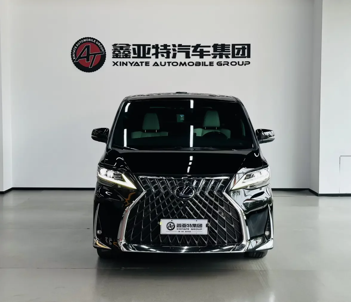 Lexus LM