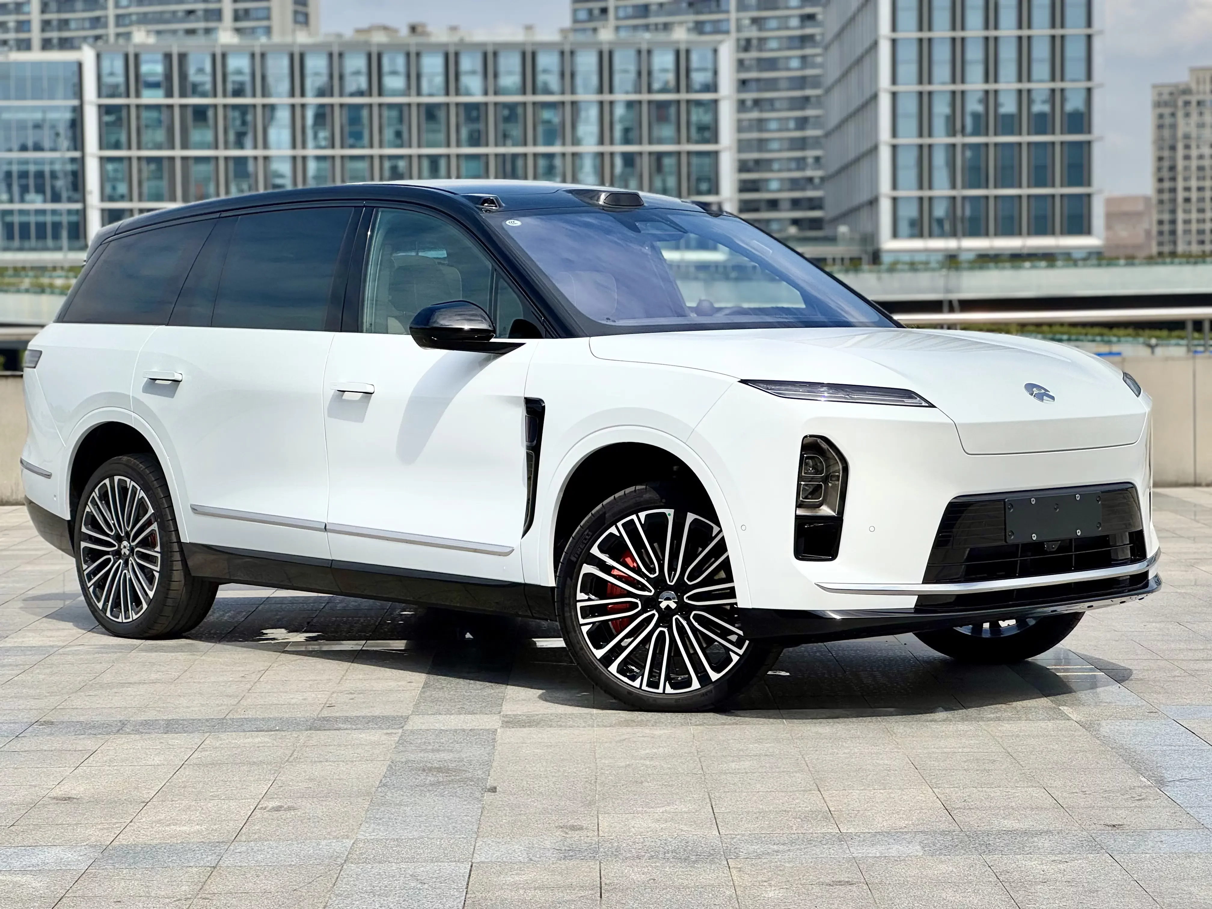 NIO ES8