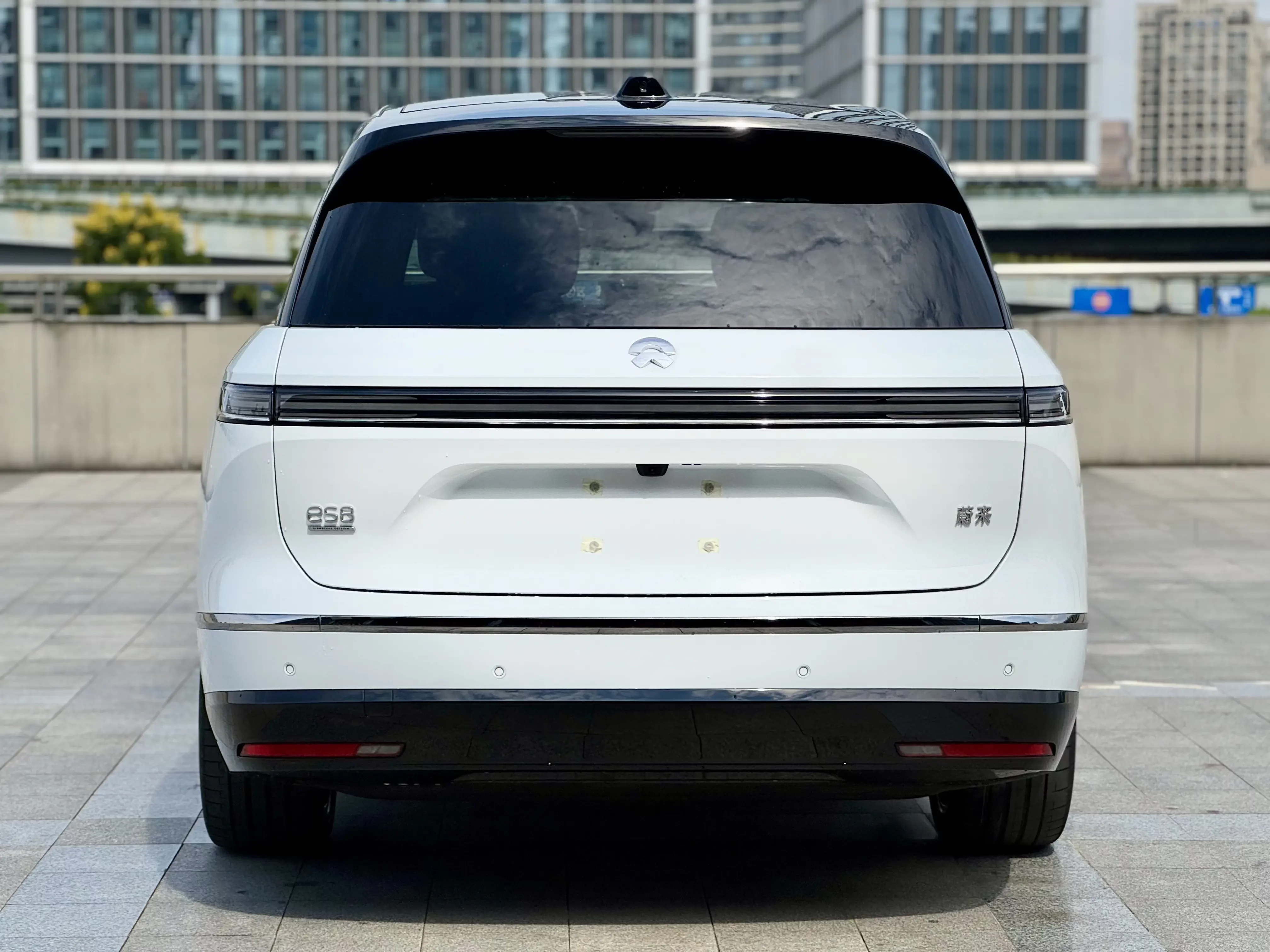 NIO ES8