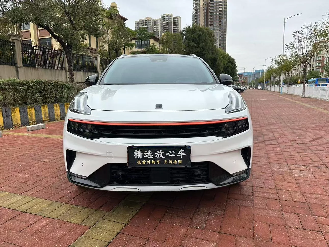 Lynk & Co 06