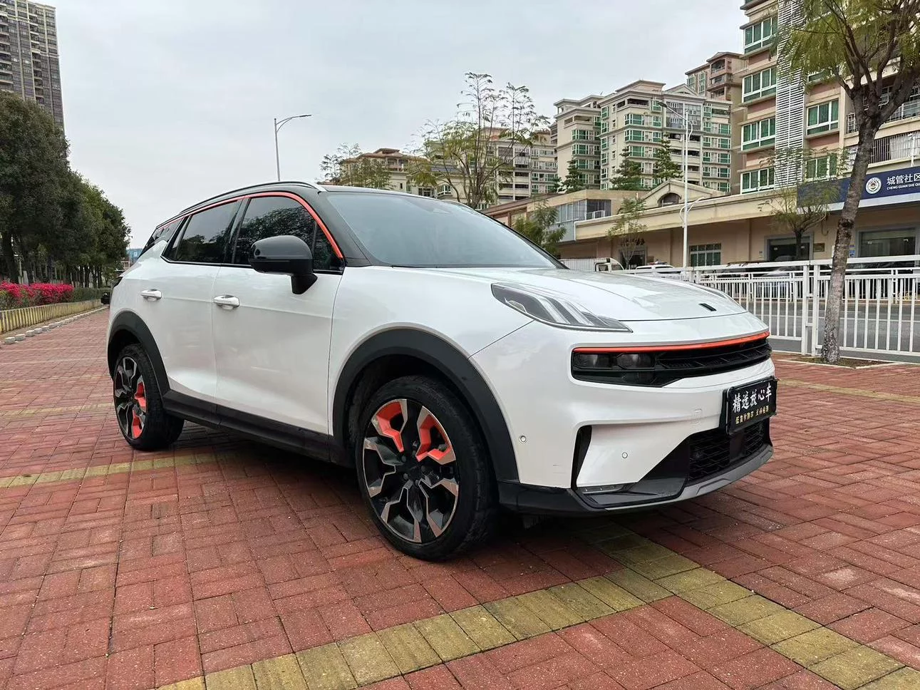 Lynk & Co 06