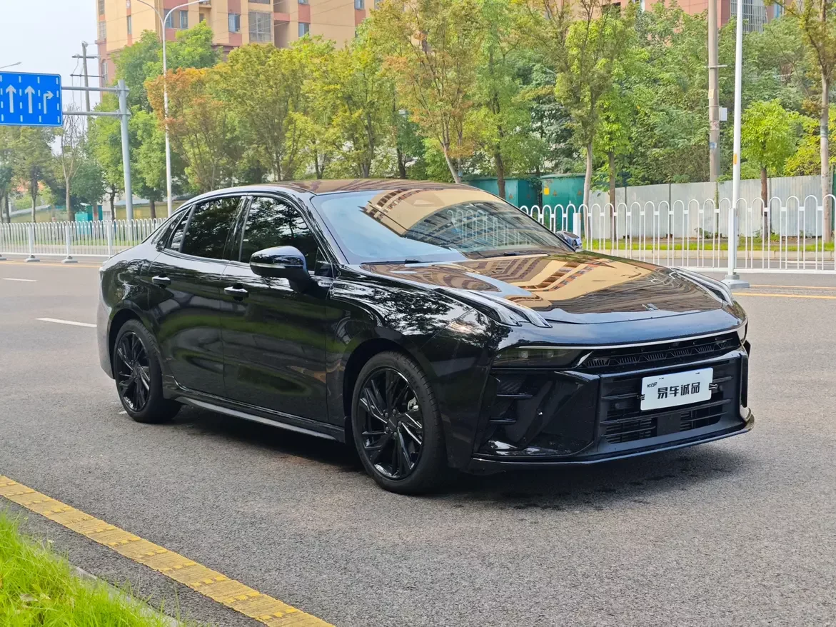 Lynk & Co 03