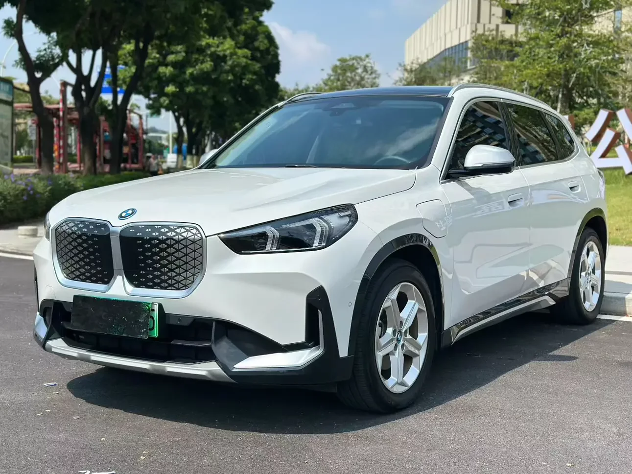 BMW iX1