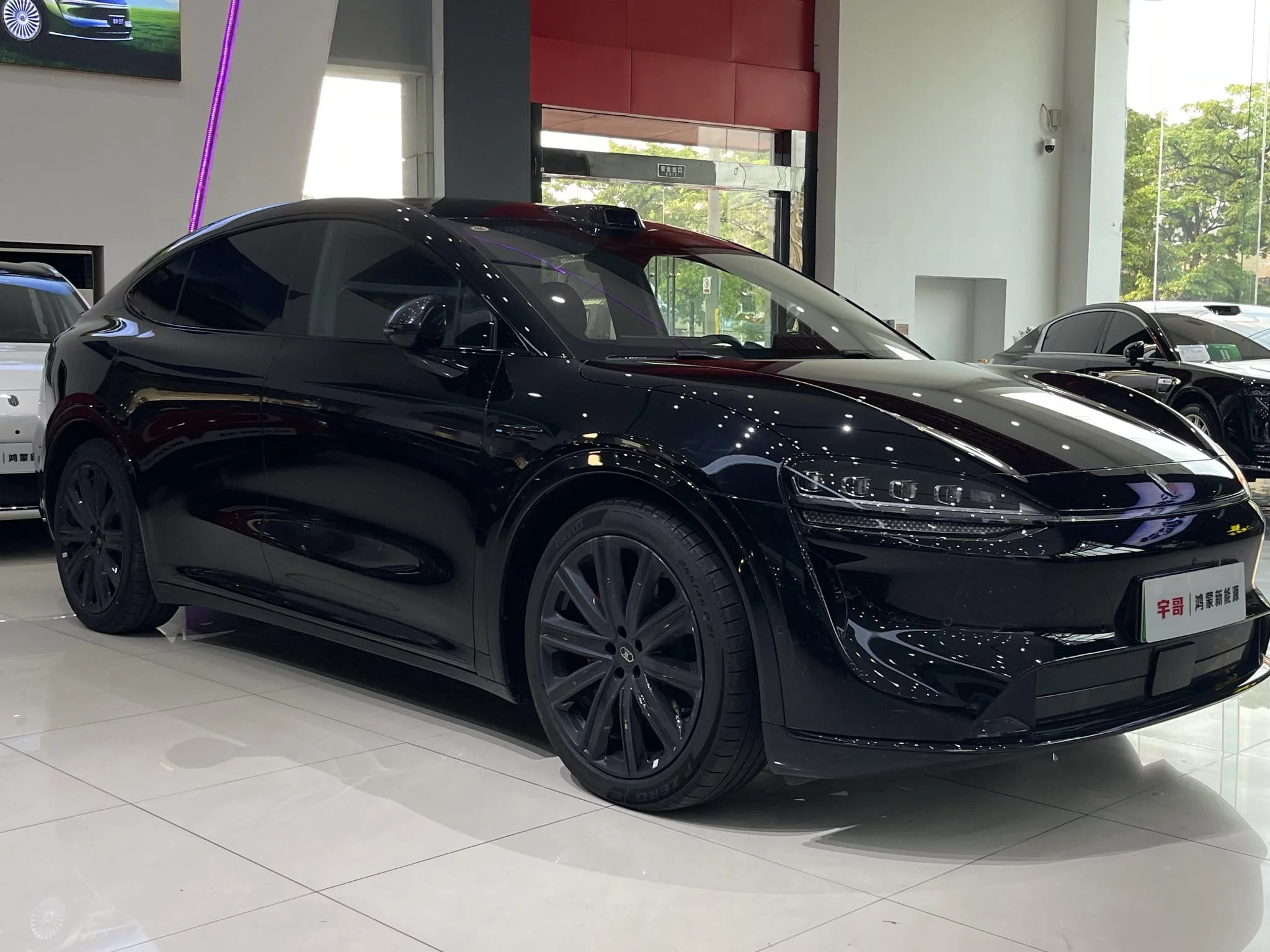 Luxeed Zhijie R7