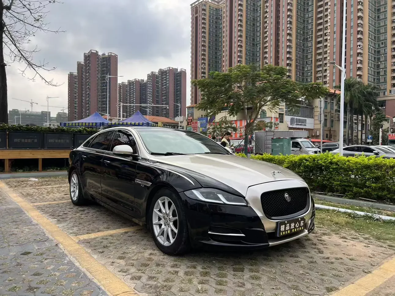 Jaguar XJ