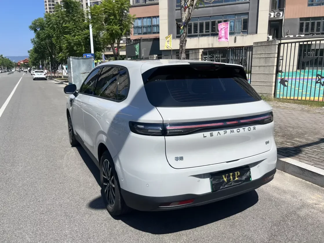 Leapmotor B10