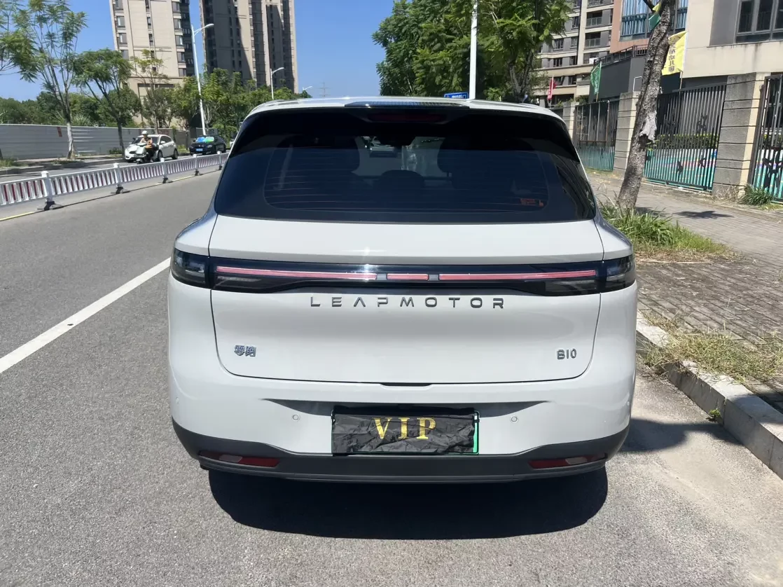 Leapmotor B10