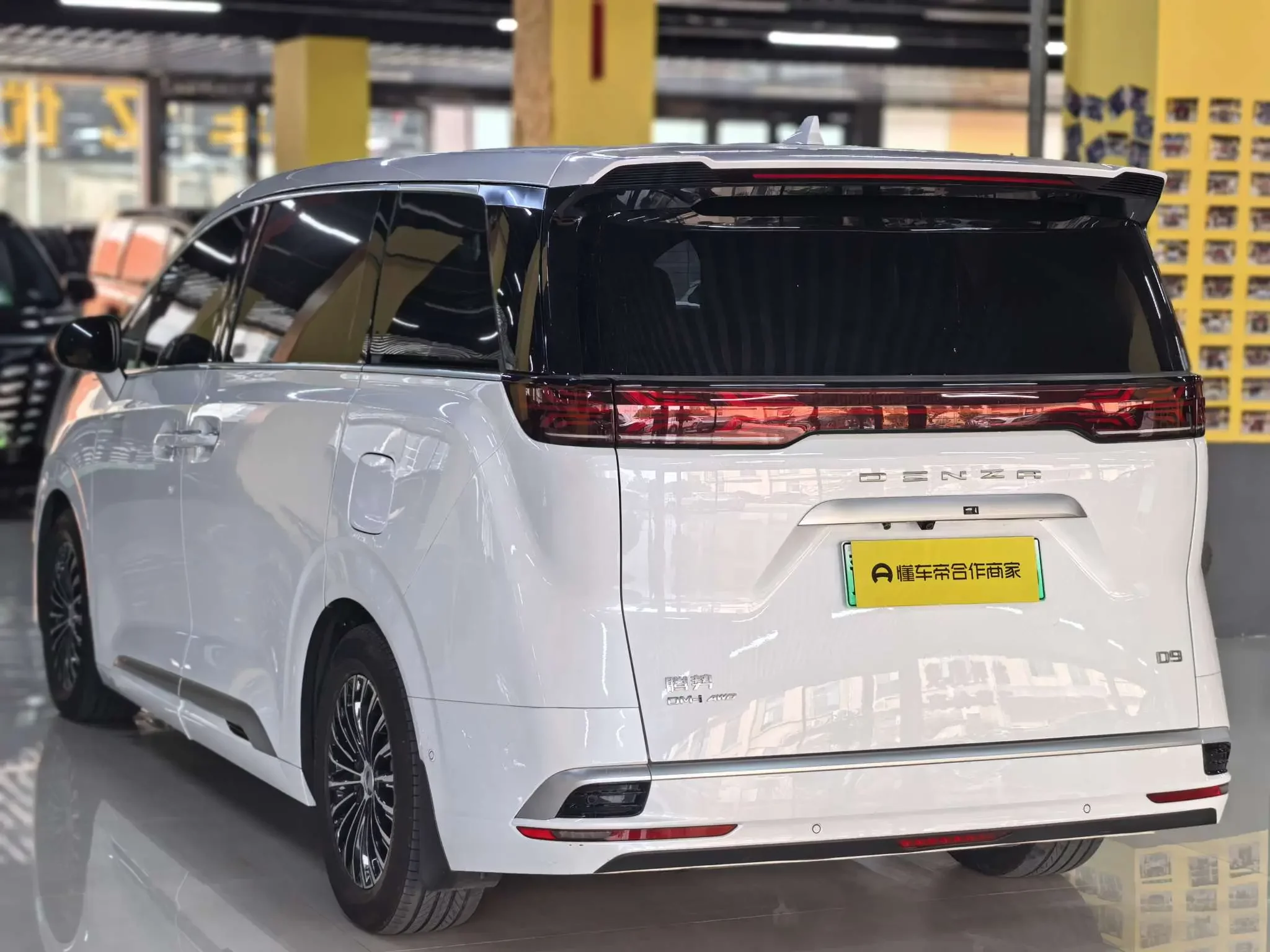 Denza D9 DM