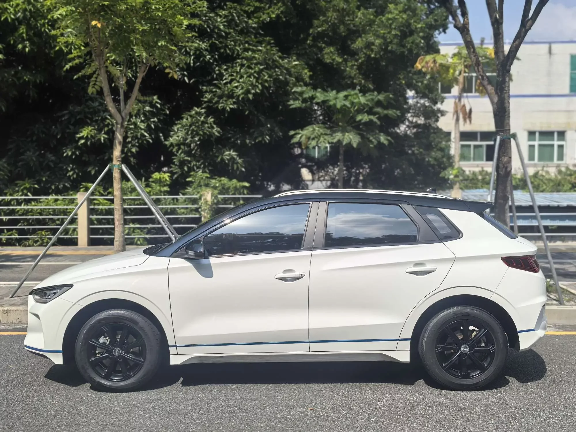 BYD e2