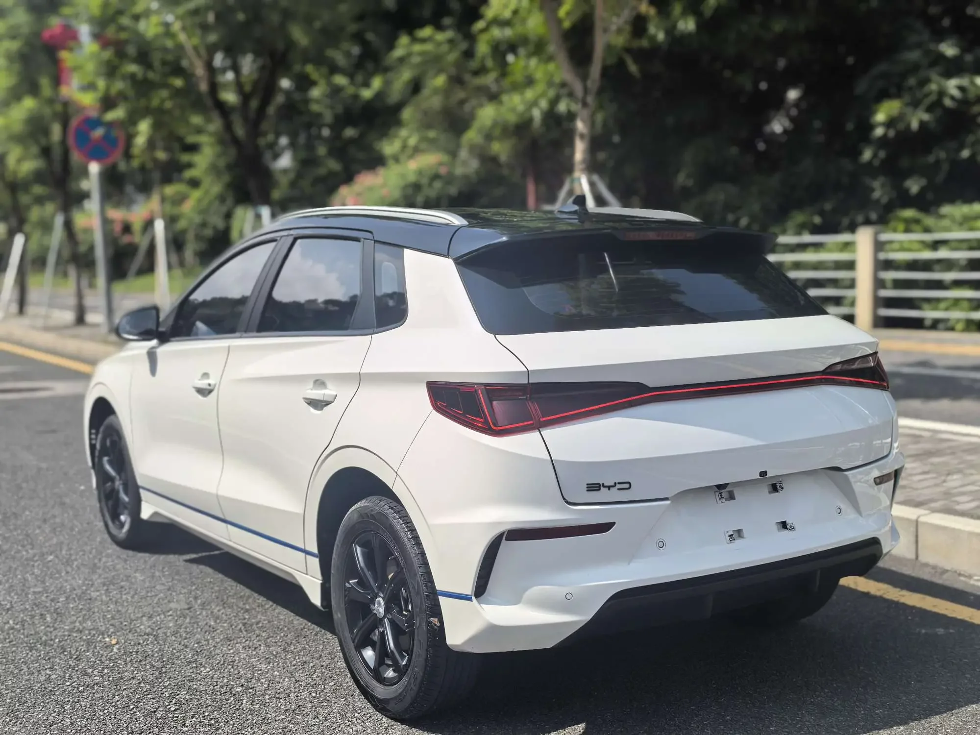 BYD e2