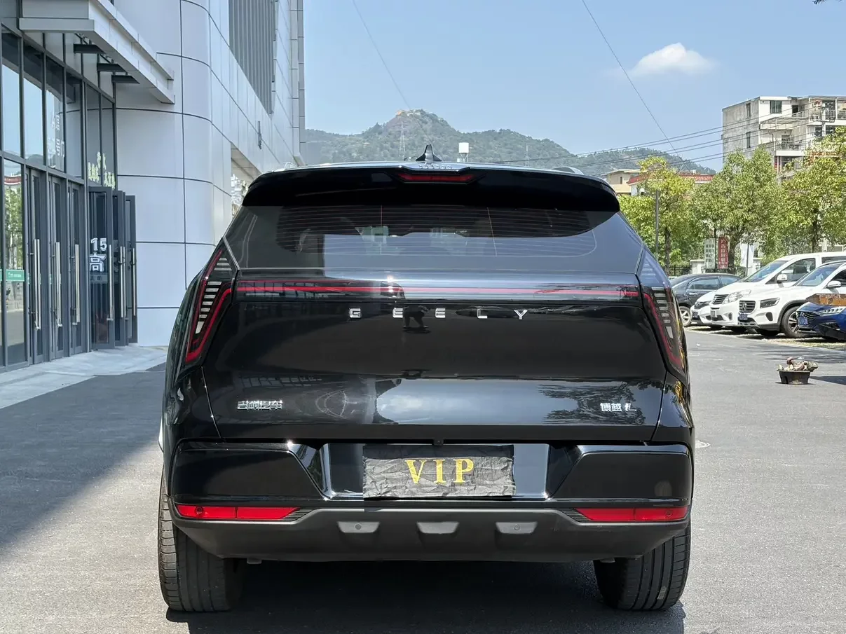 Geely Atlas L
