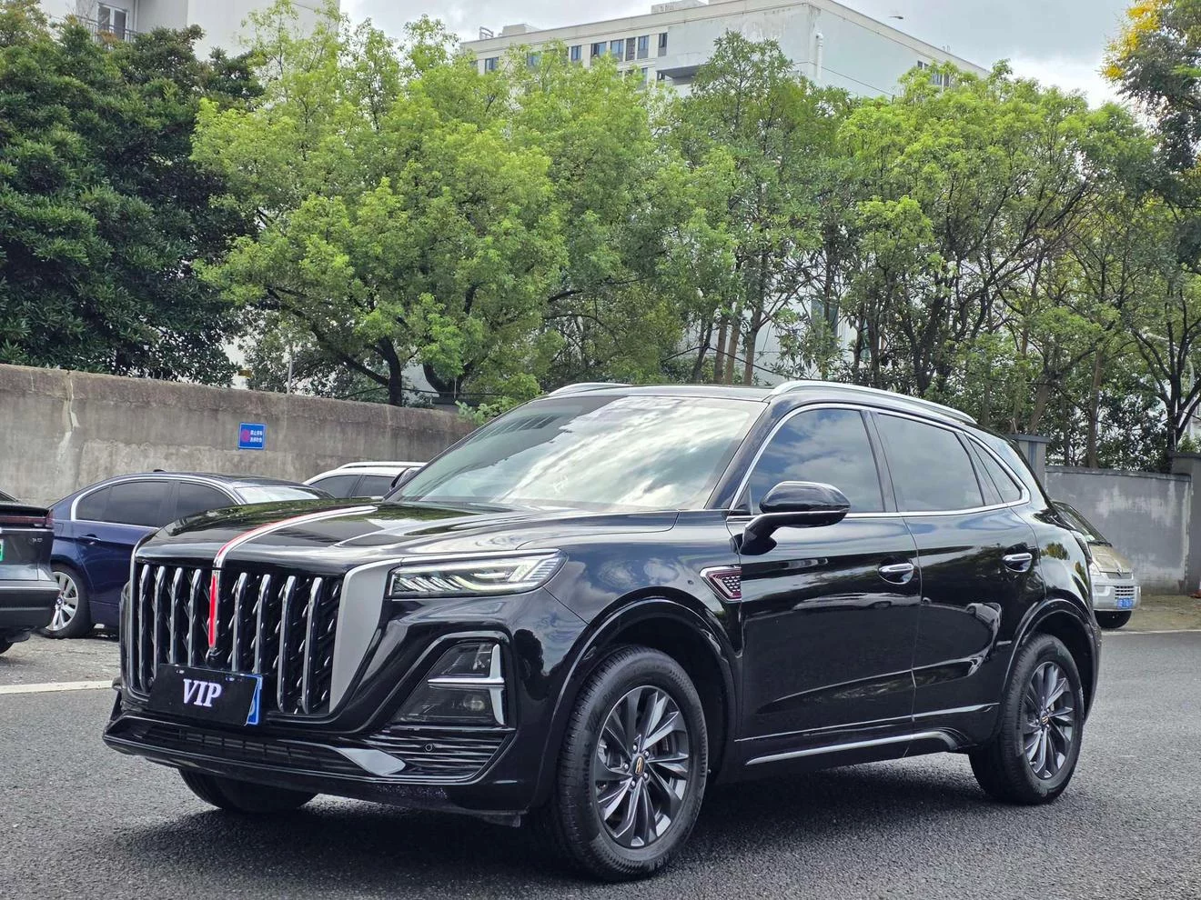 Hongqi HS5