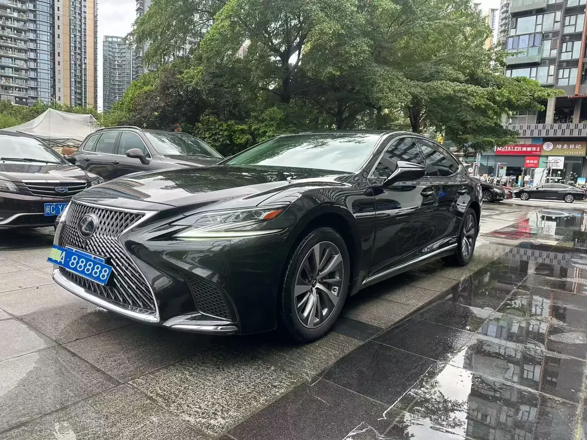 Lexus LS