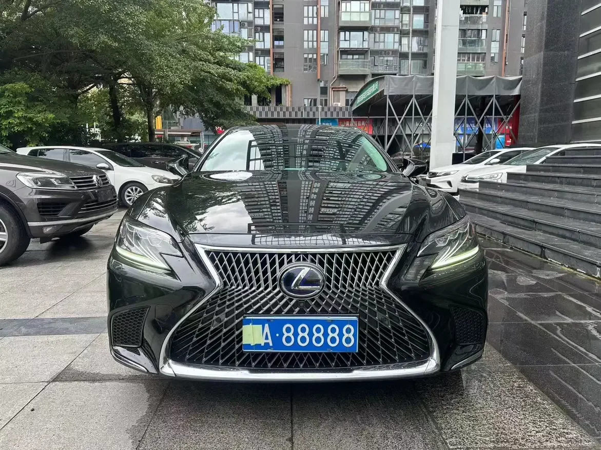 Lexus LS