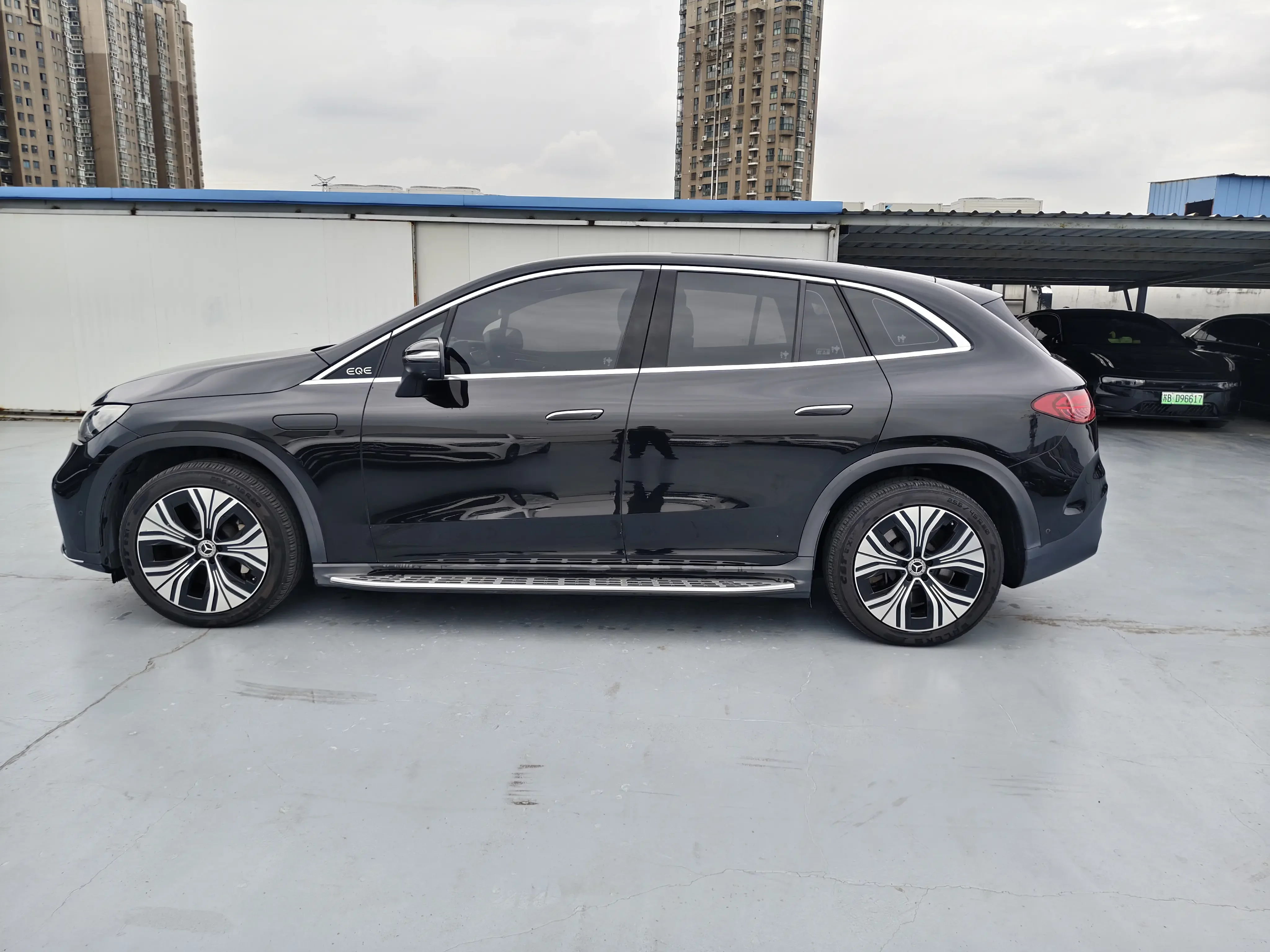 Mercedes-Benz EQE SUV