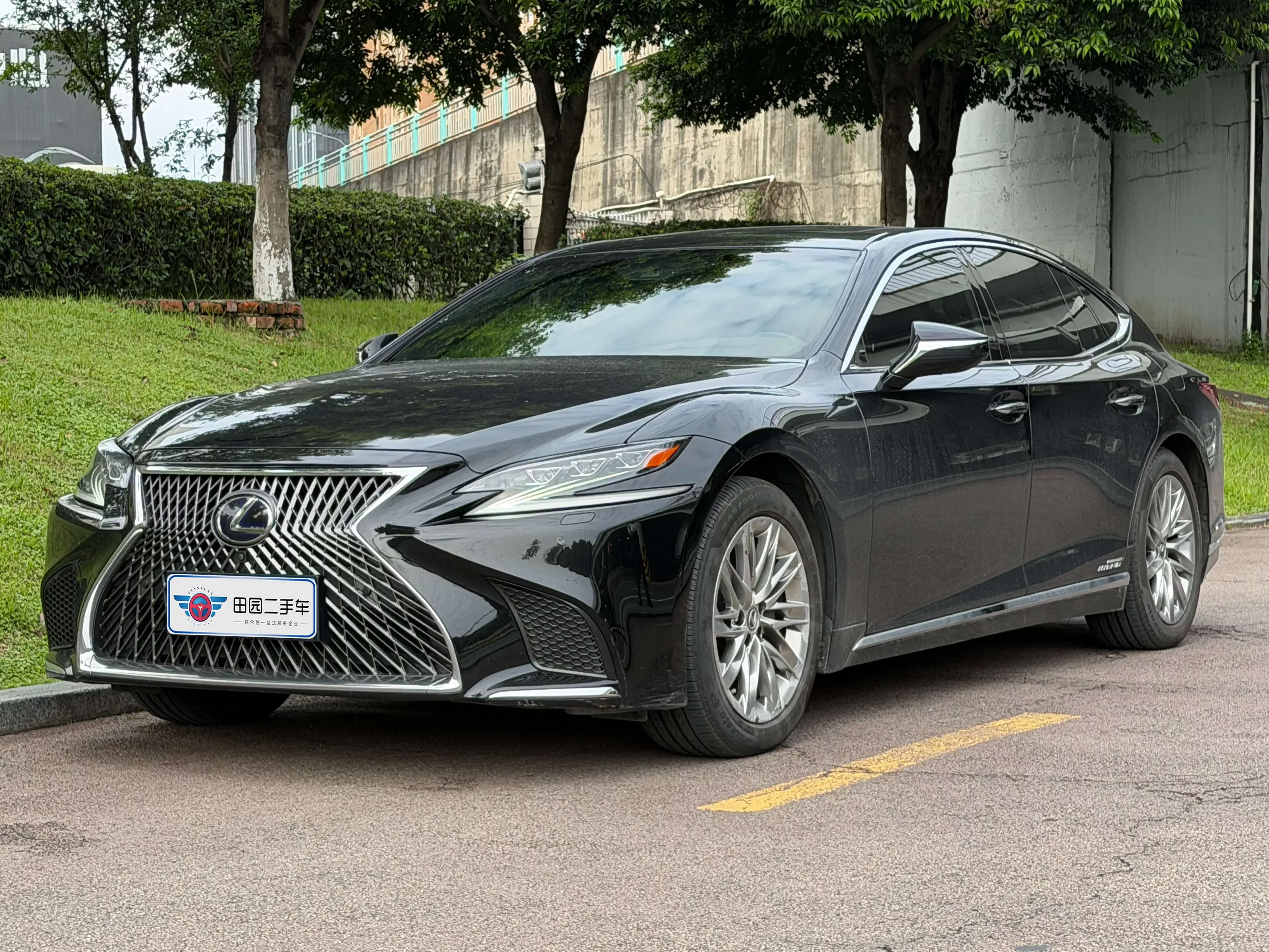 Lexus LS