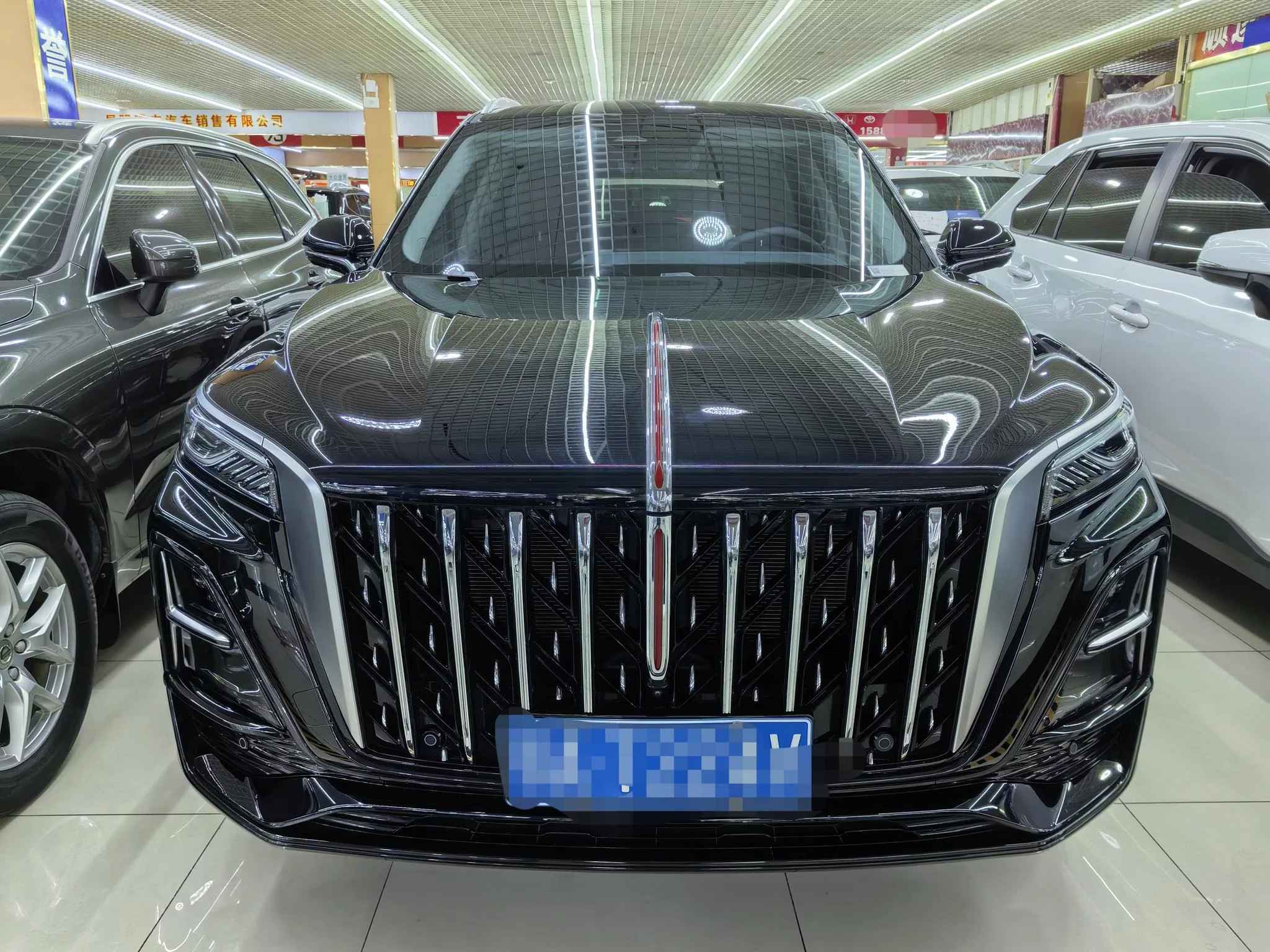 Hongqi HS5