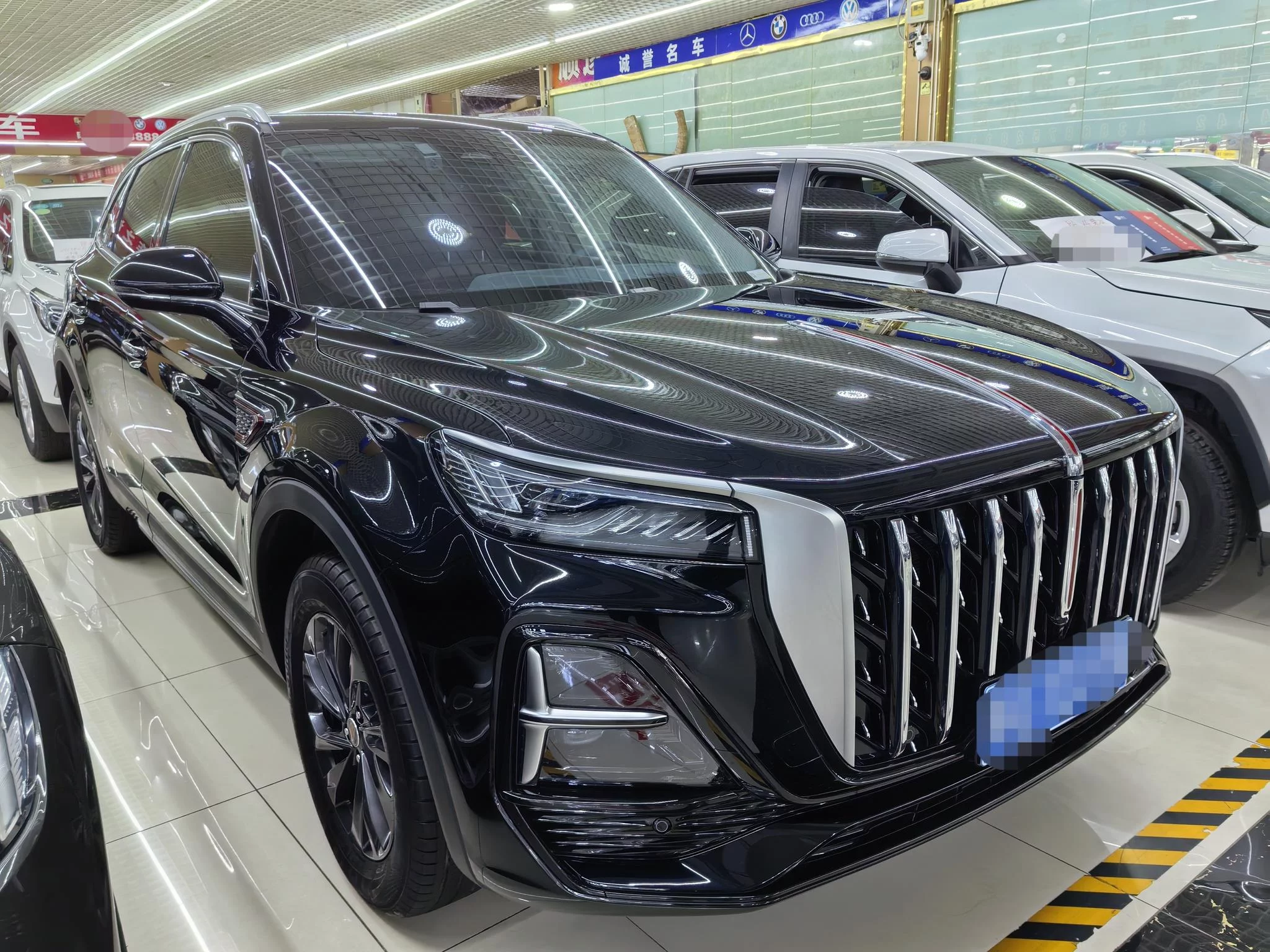 Hongqi HS5