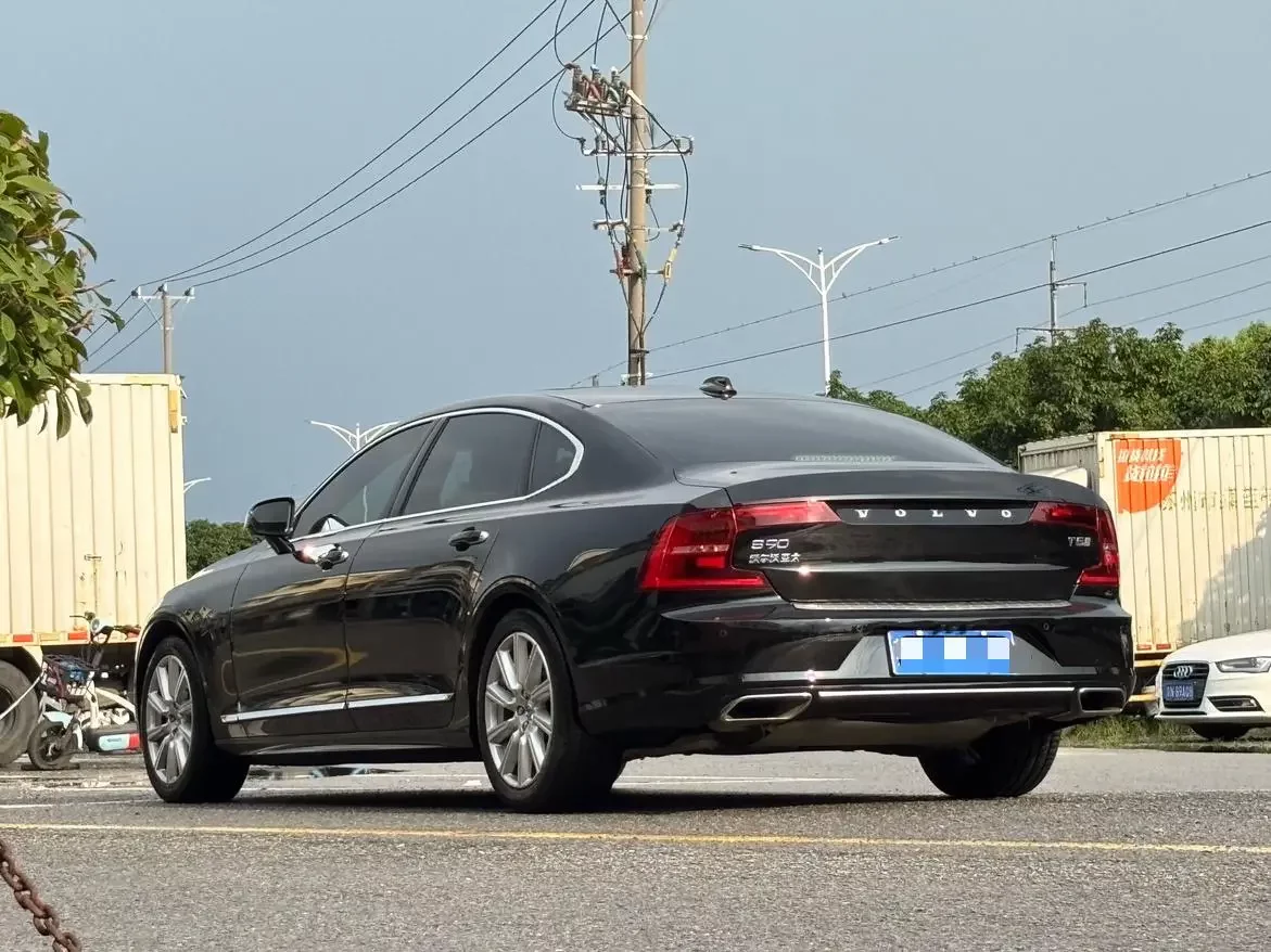 Volvo S90