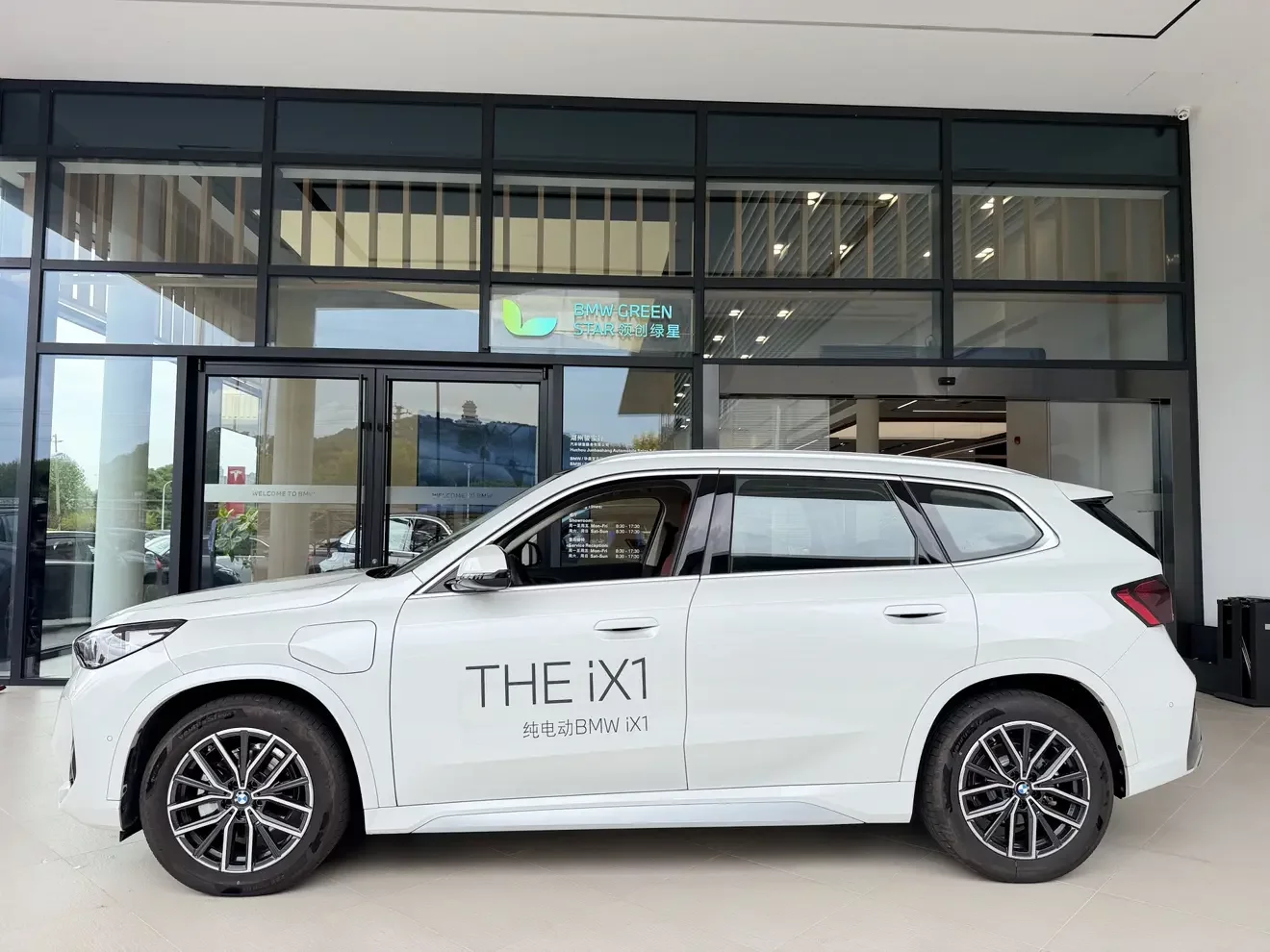 BMW iX1